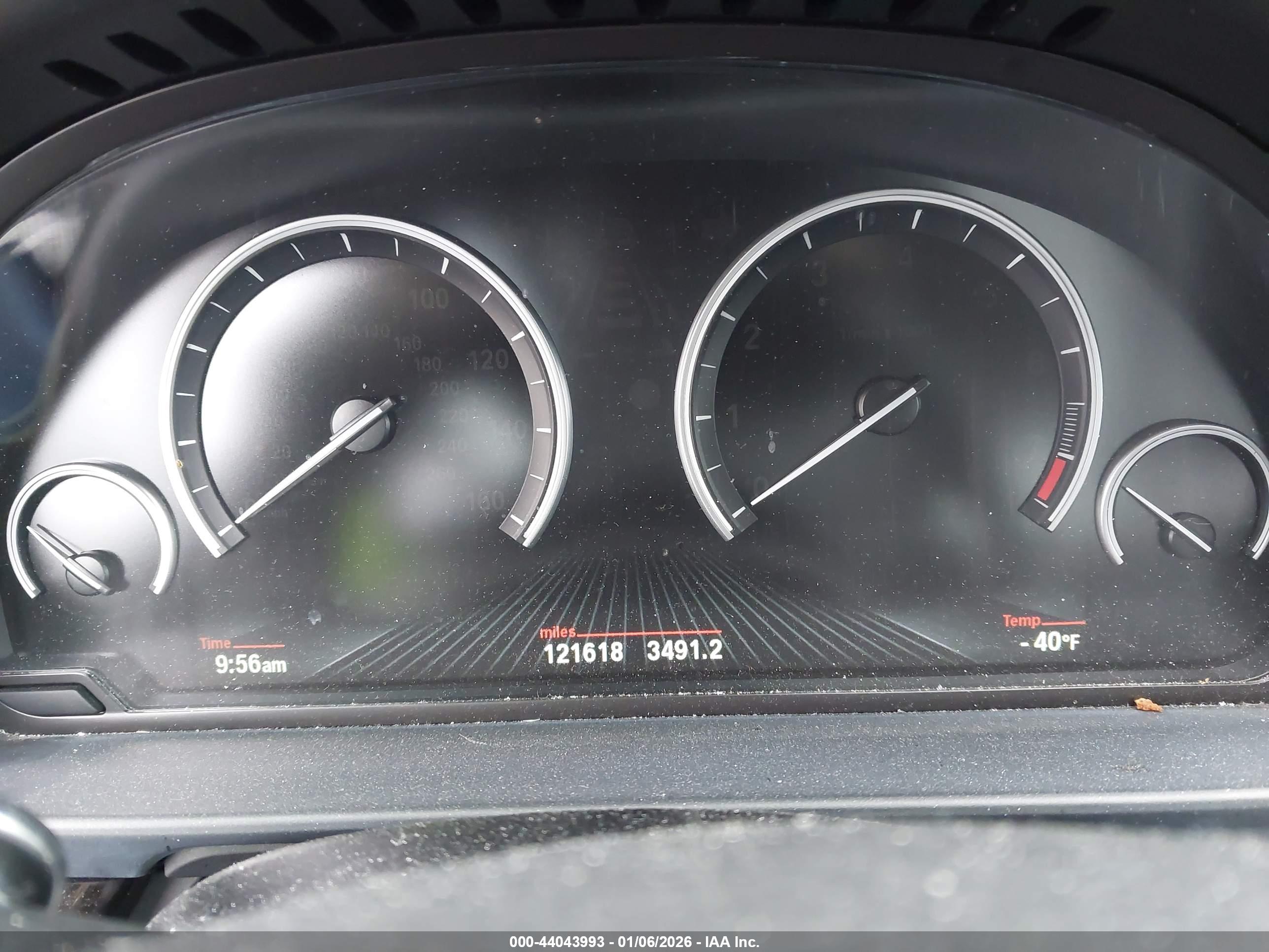 BMW 528I image 7