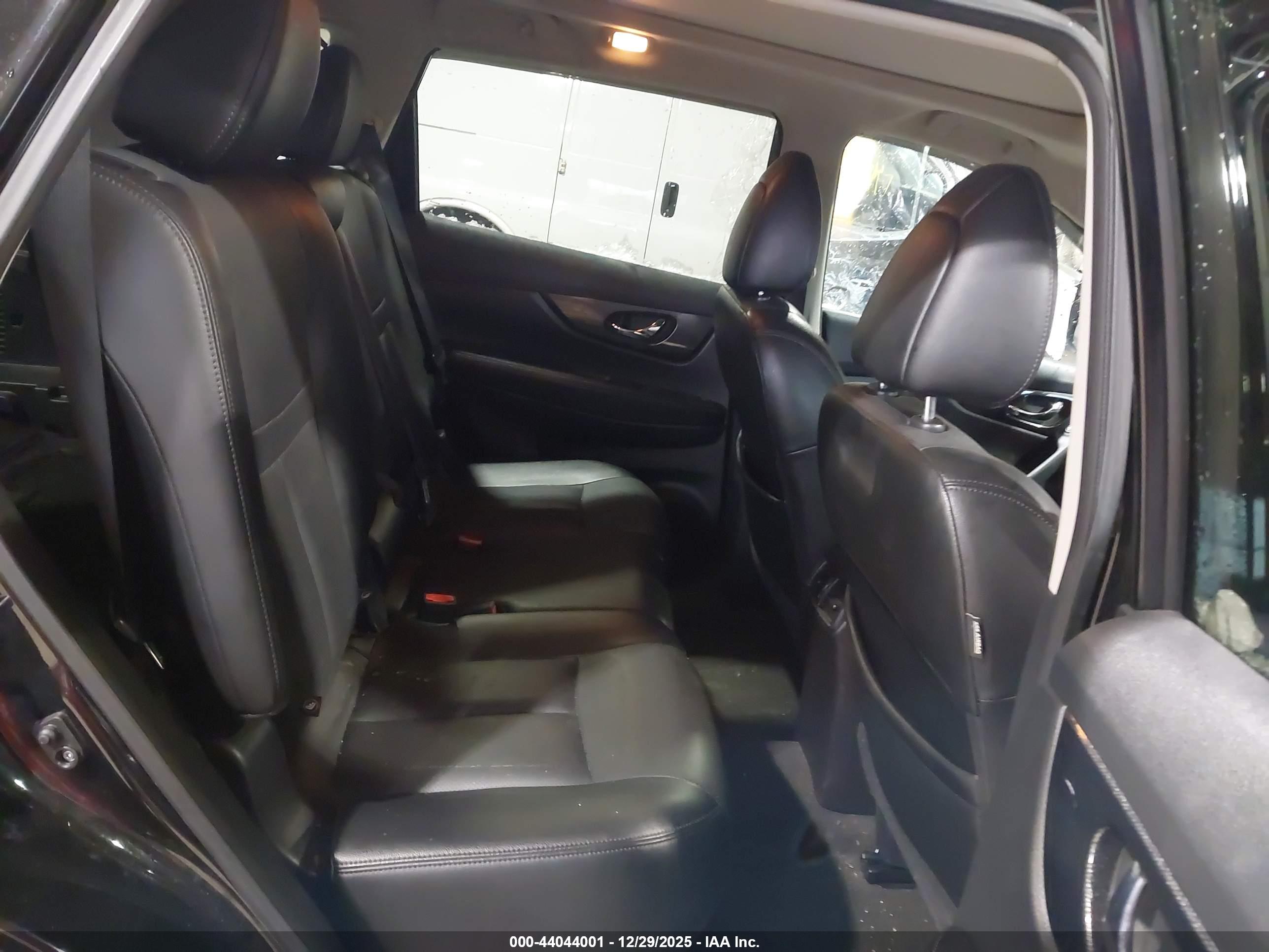NISSAN ROGUE image 8