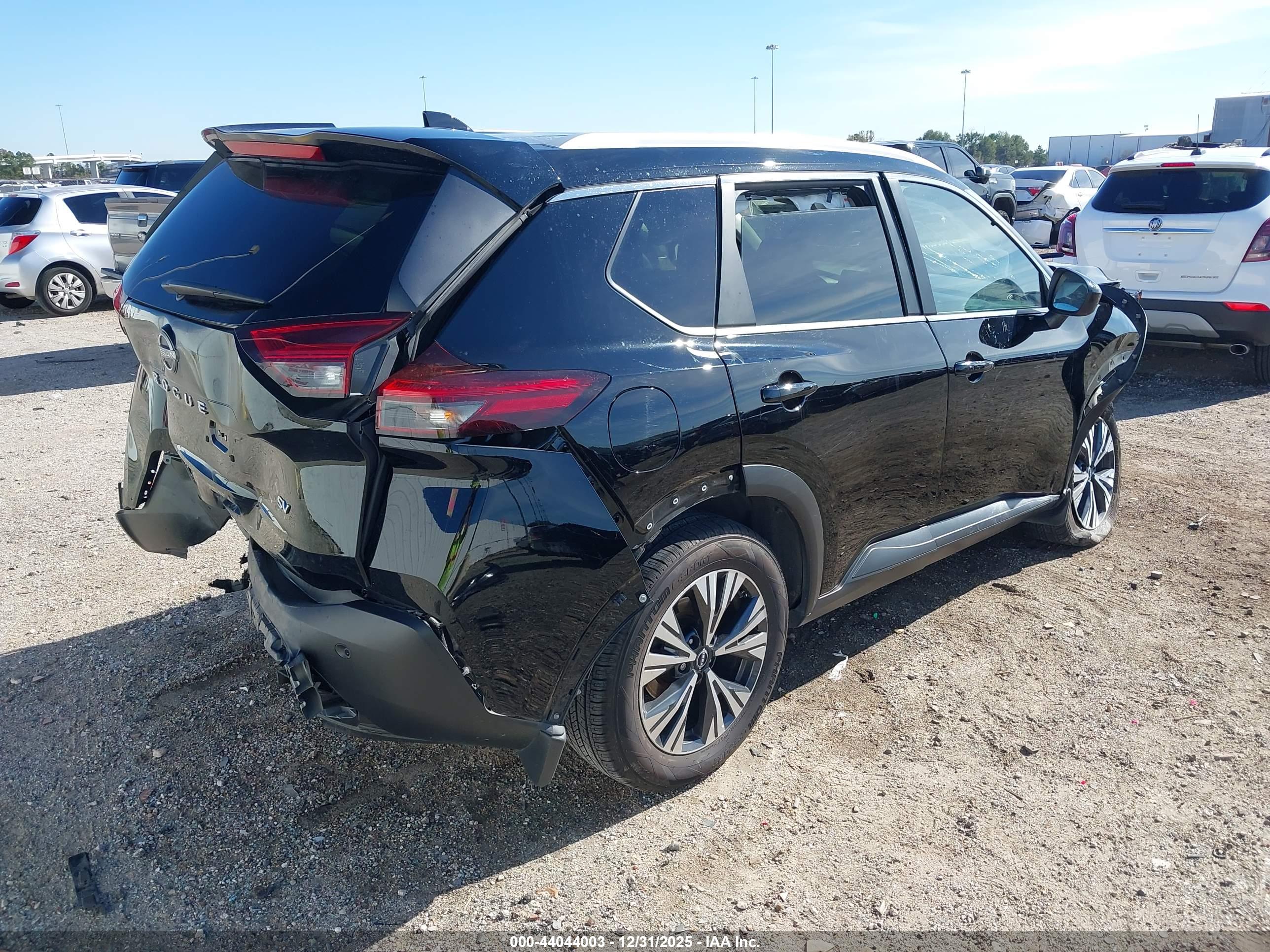 NISSAN ROGUE image 4