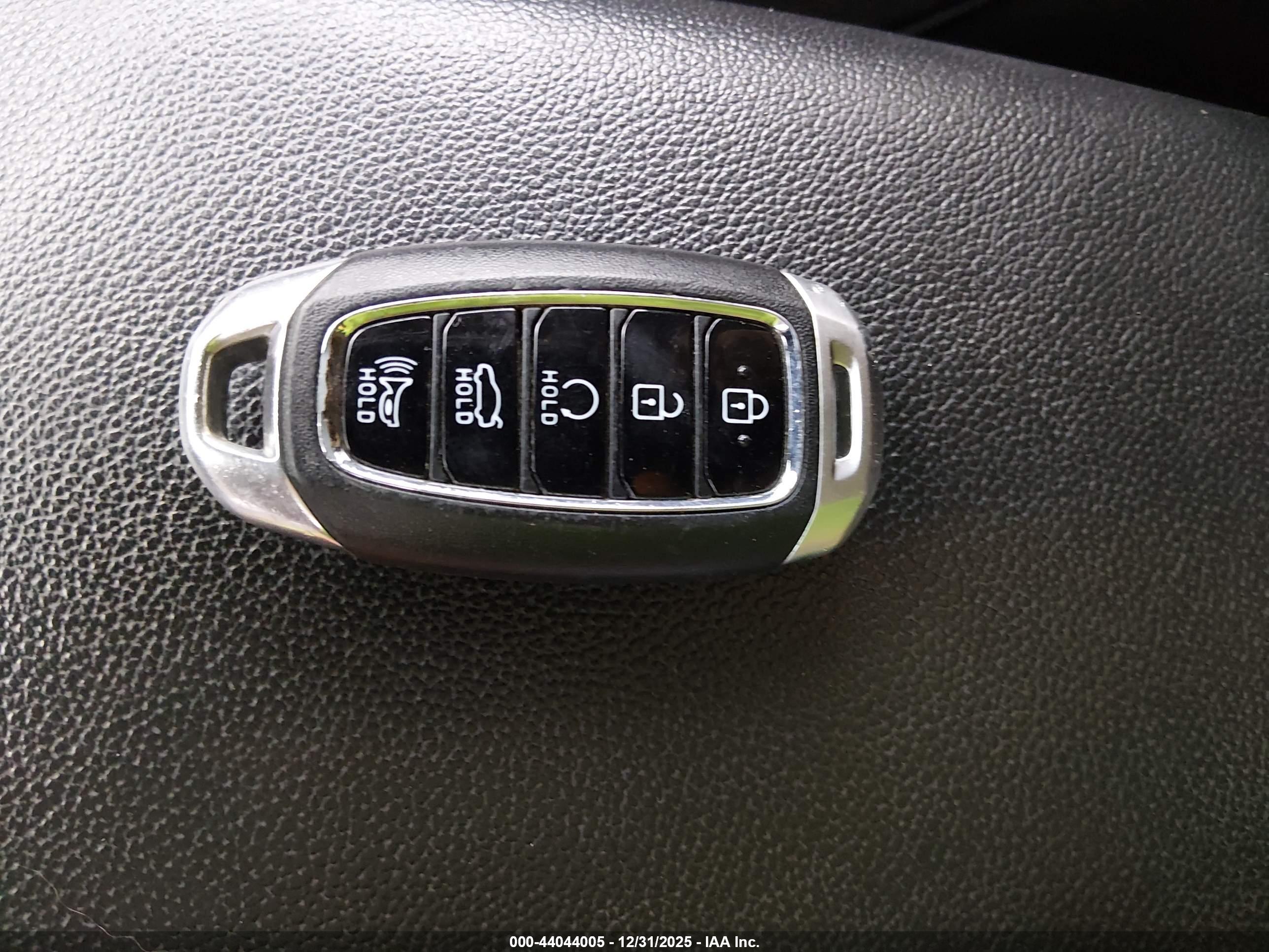 HYUNDAI ELANTRA image 11