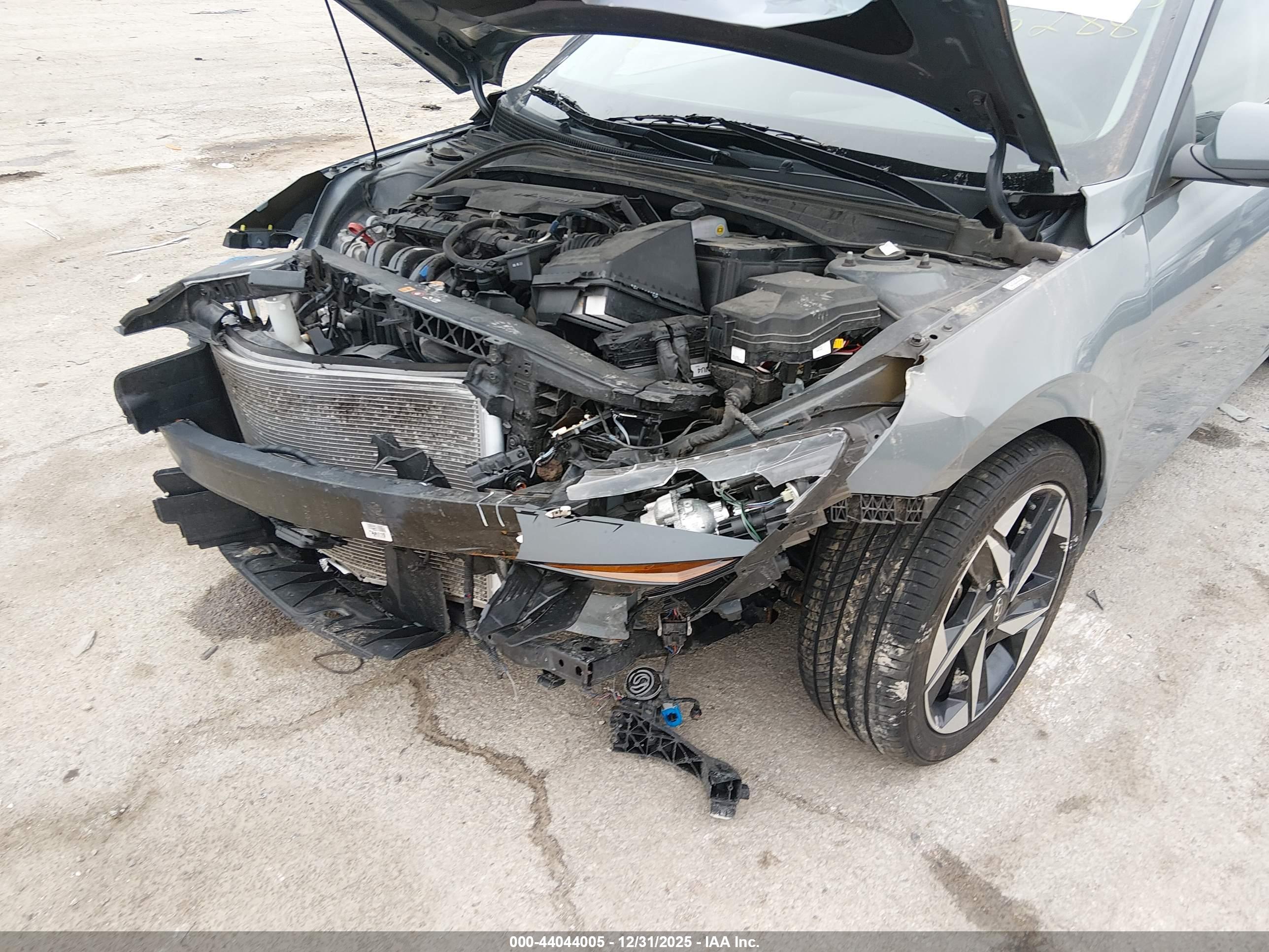 HYUNDAI ELANTRA image 6