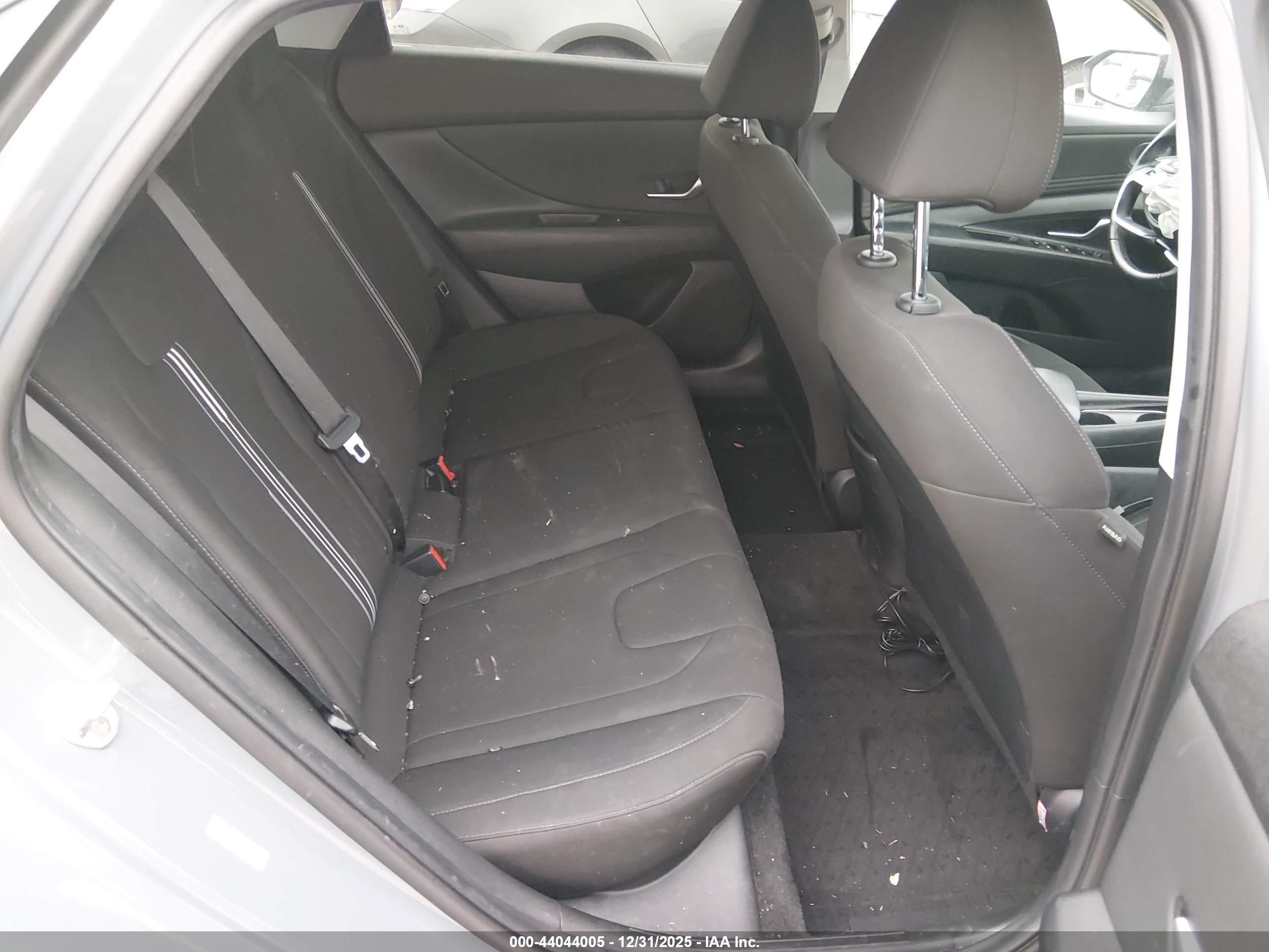 HYUNDAI ELANTRA image 8