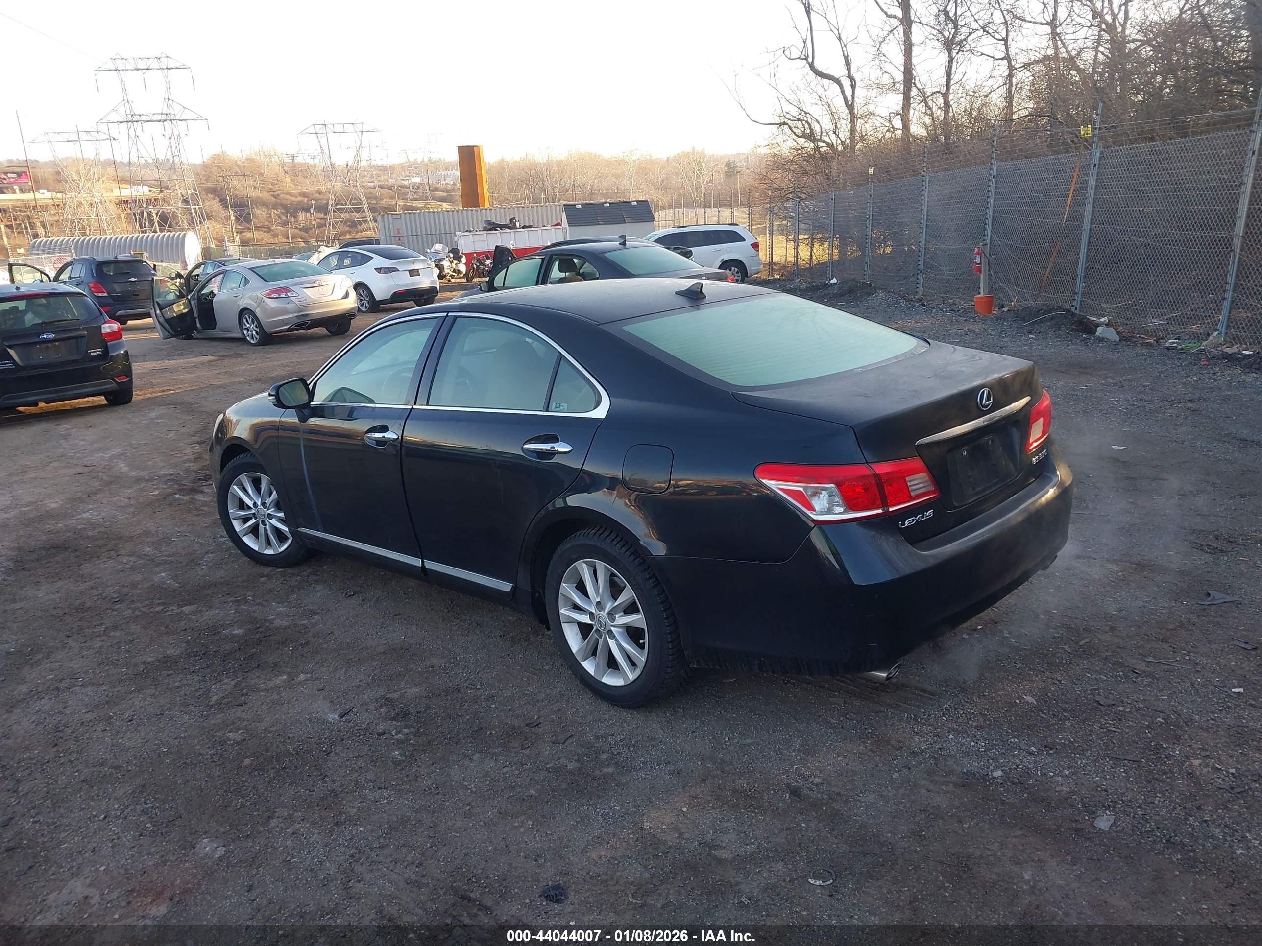 LEXUS ES image 3