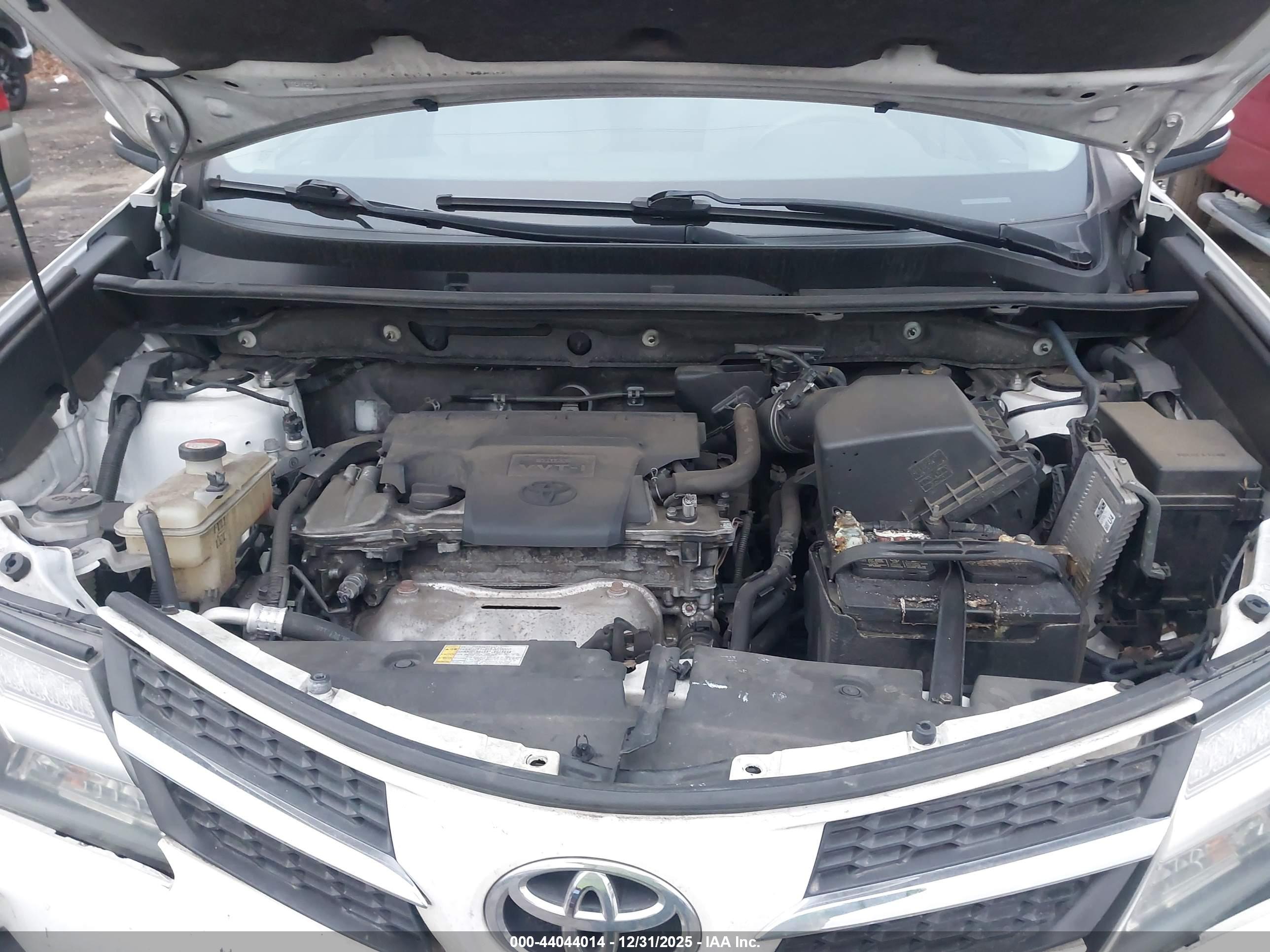 TOYOTA RAV4 image 10