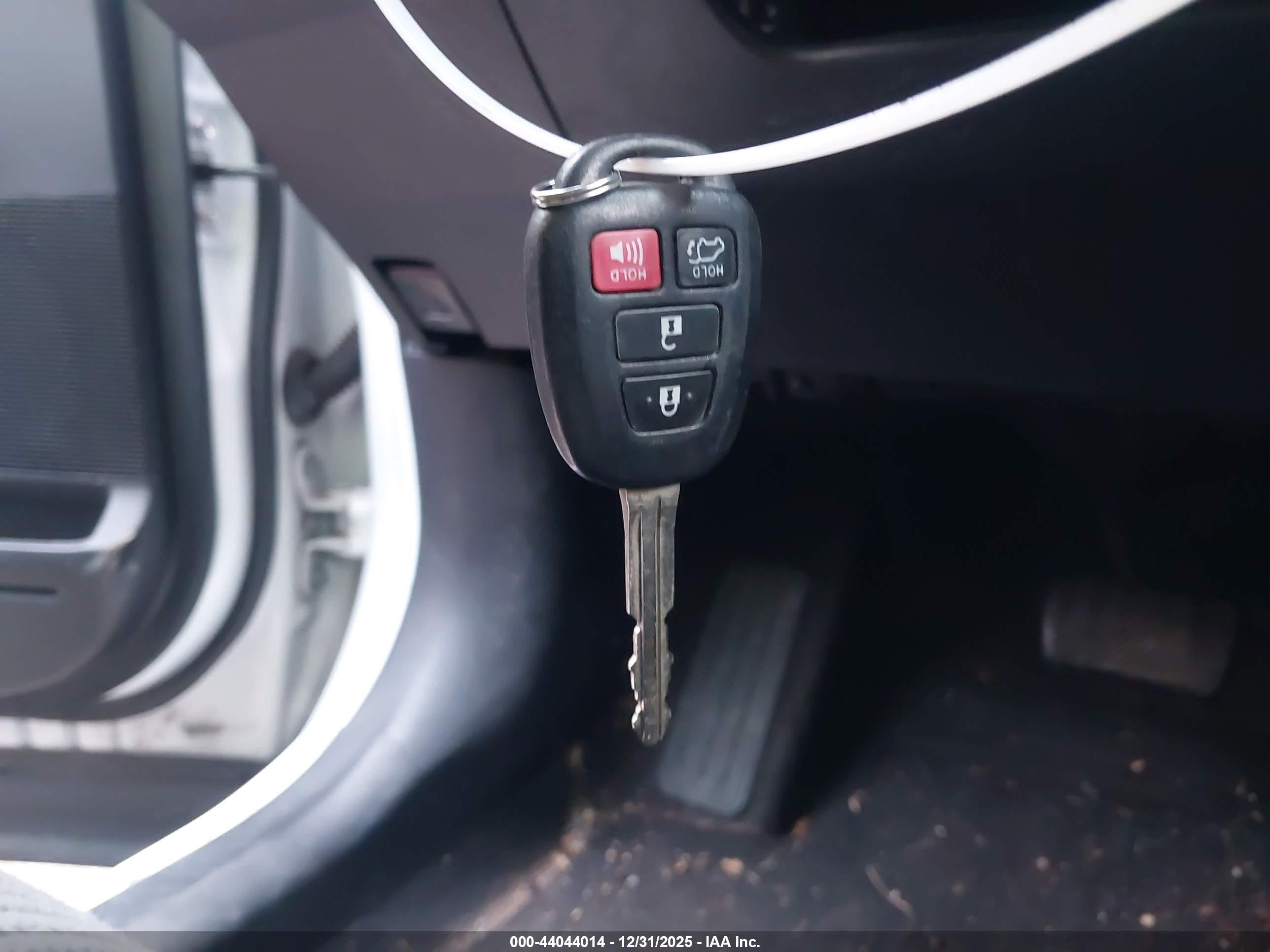 TOYOTA RAV4 image 11