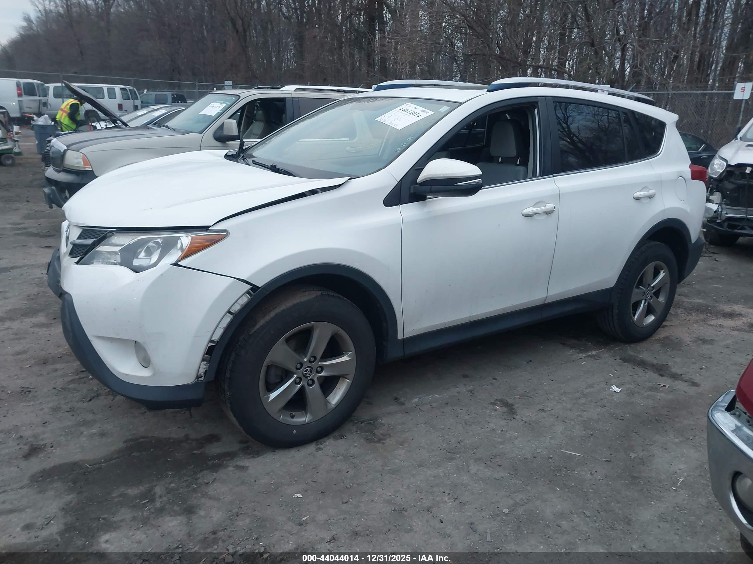TOYOTA RAV4 image 2