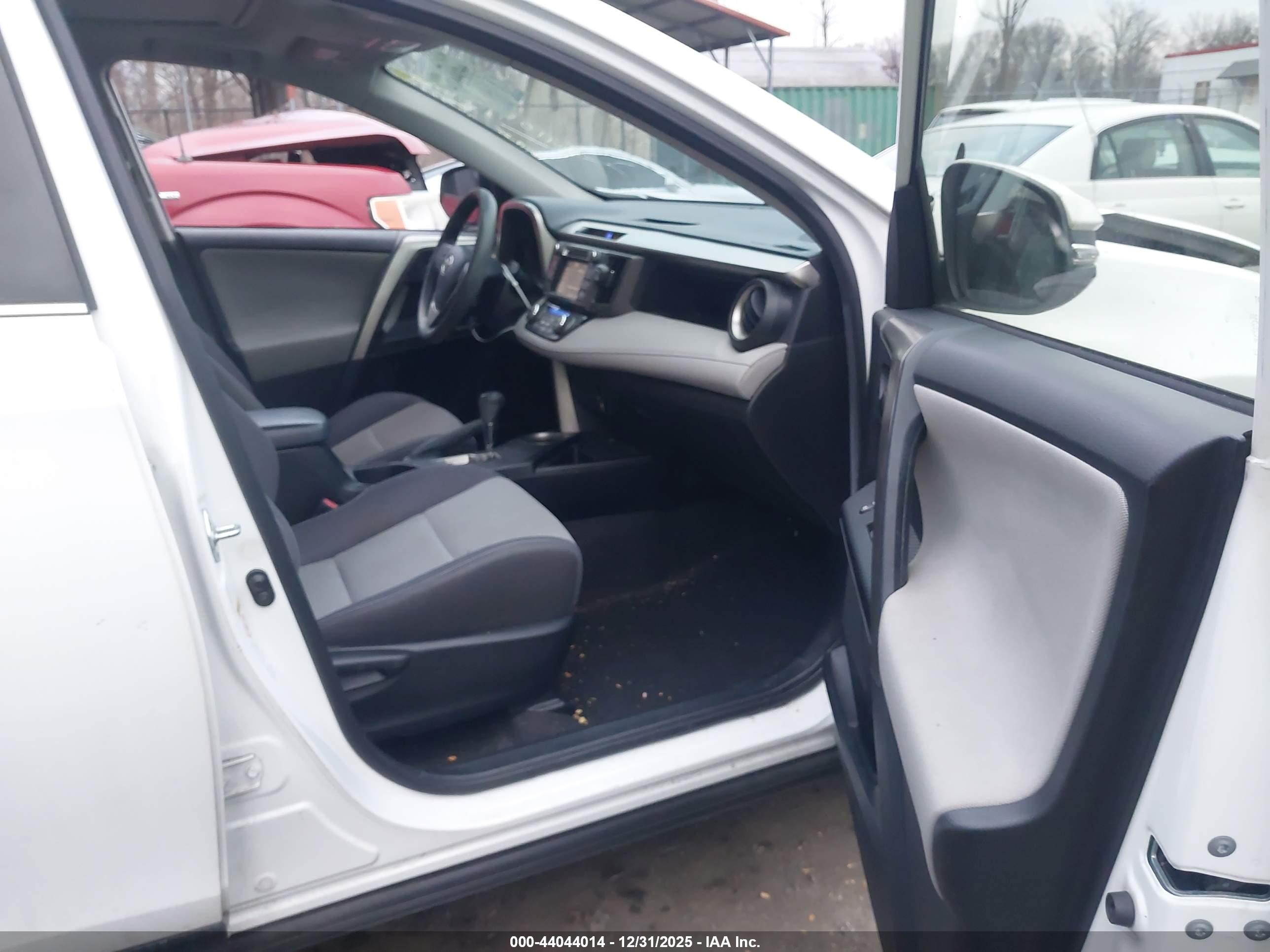 TOYOTA RAV4 image 5