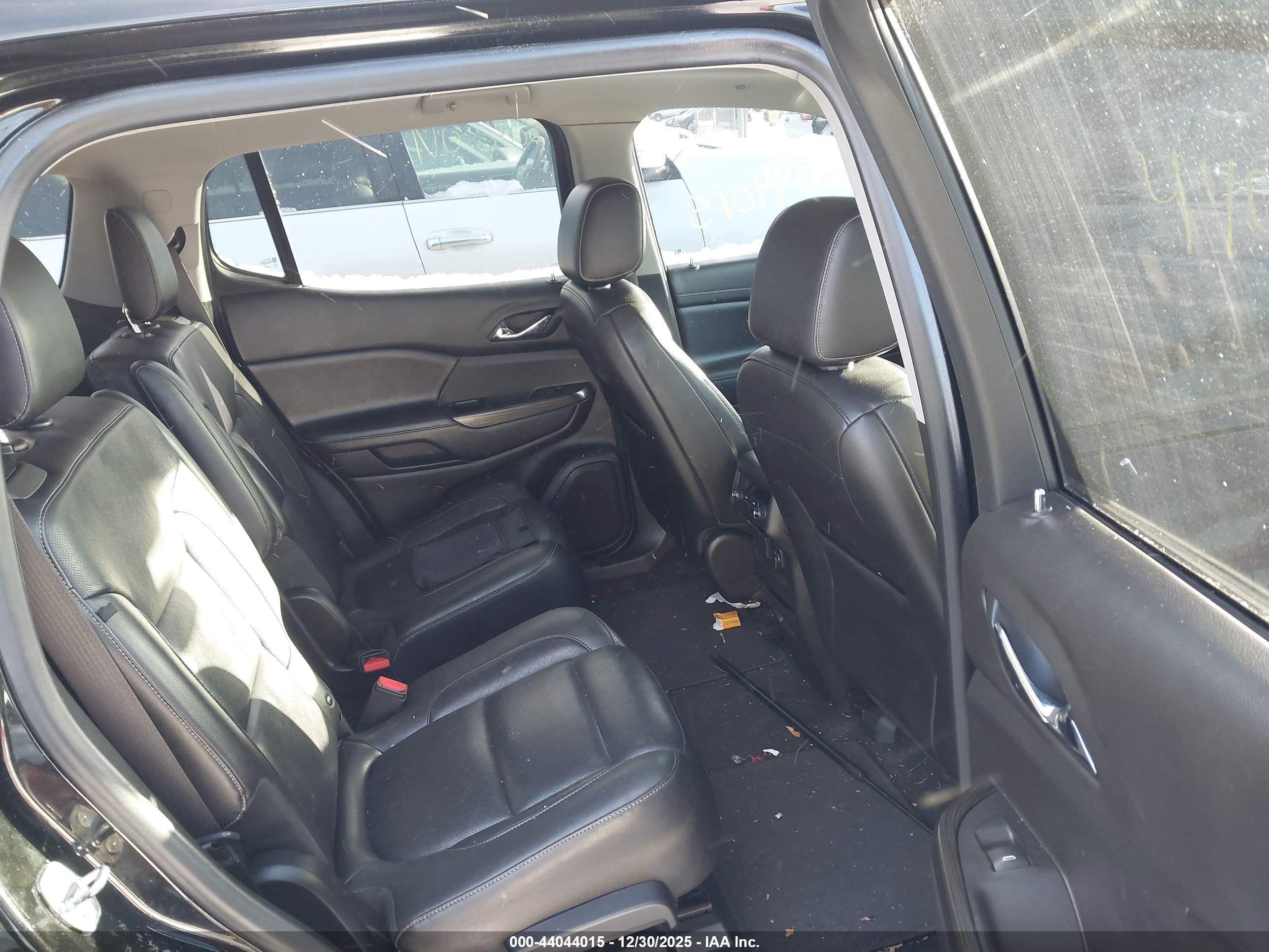 GMC ACADIA image 8