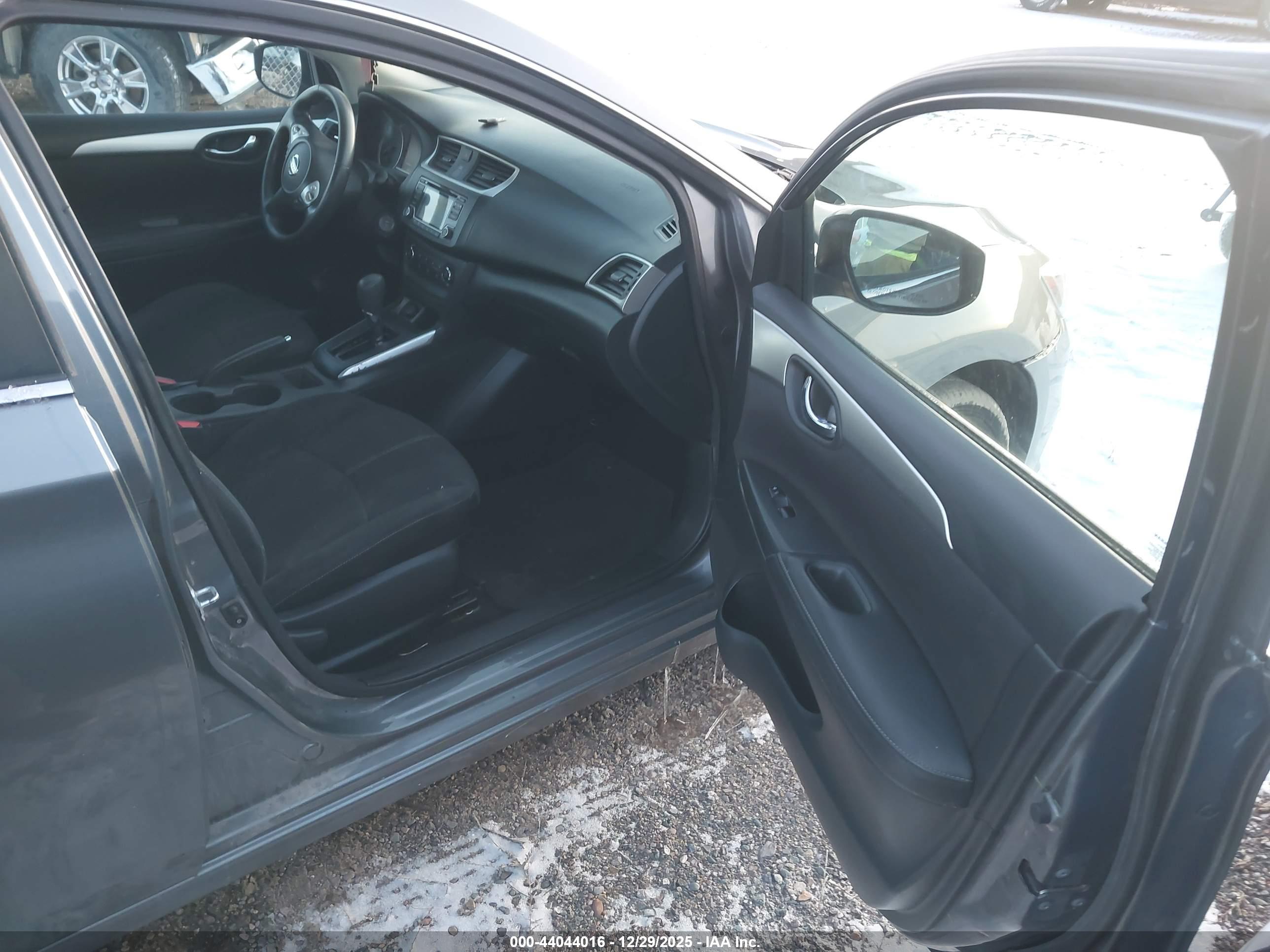NISSAN SENTRA image 5