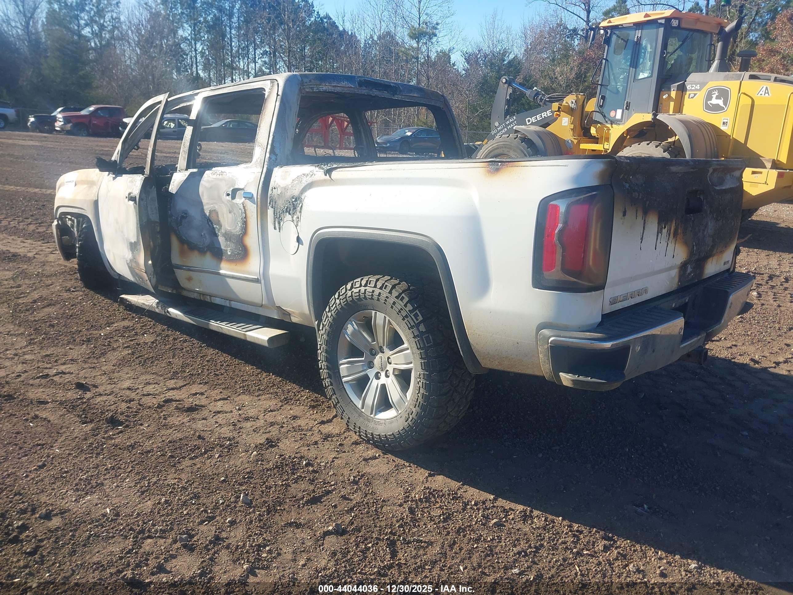 GMC SIERRA image 3