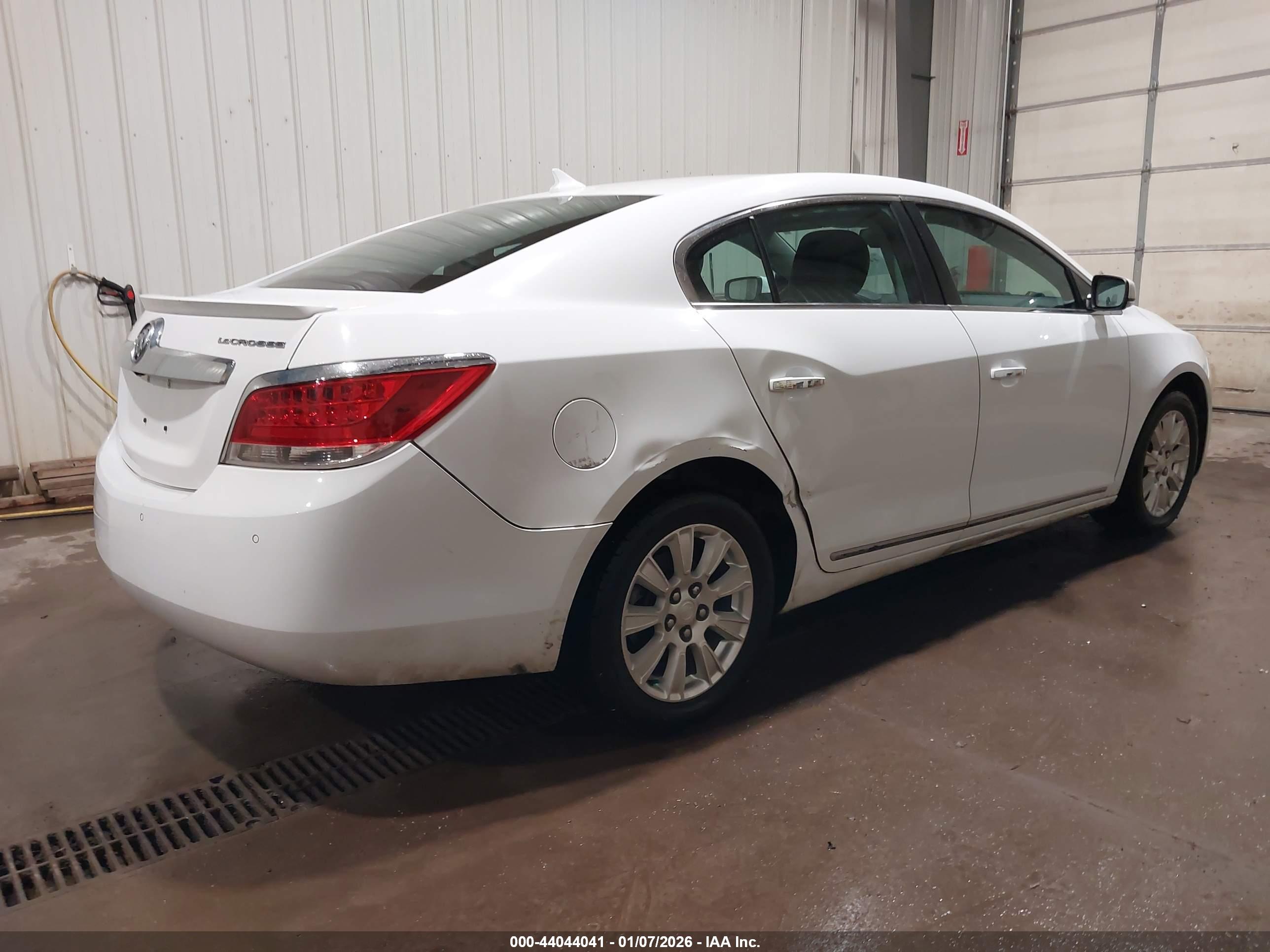 BUICK LACROSSE image 4