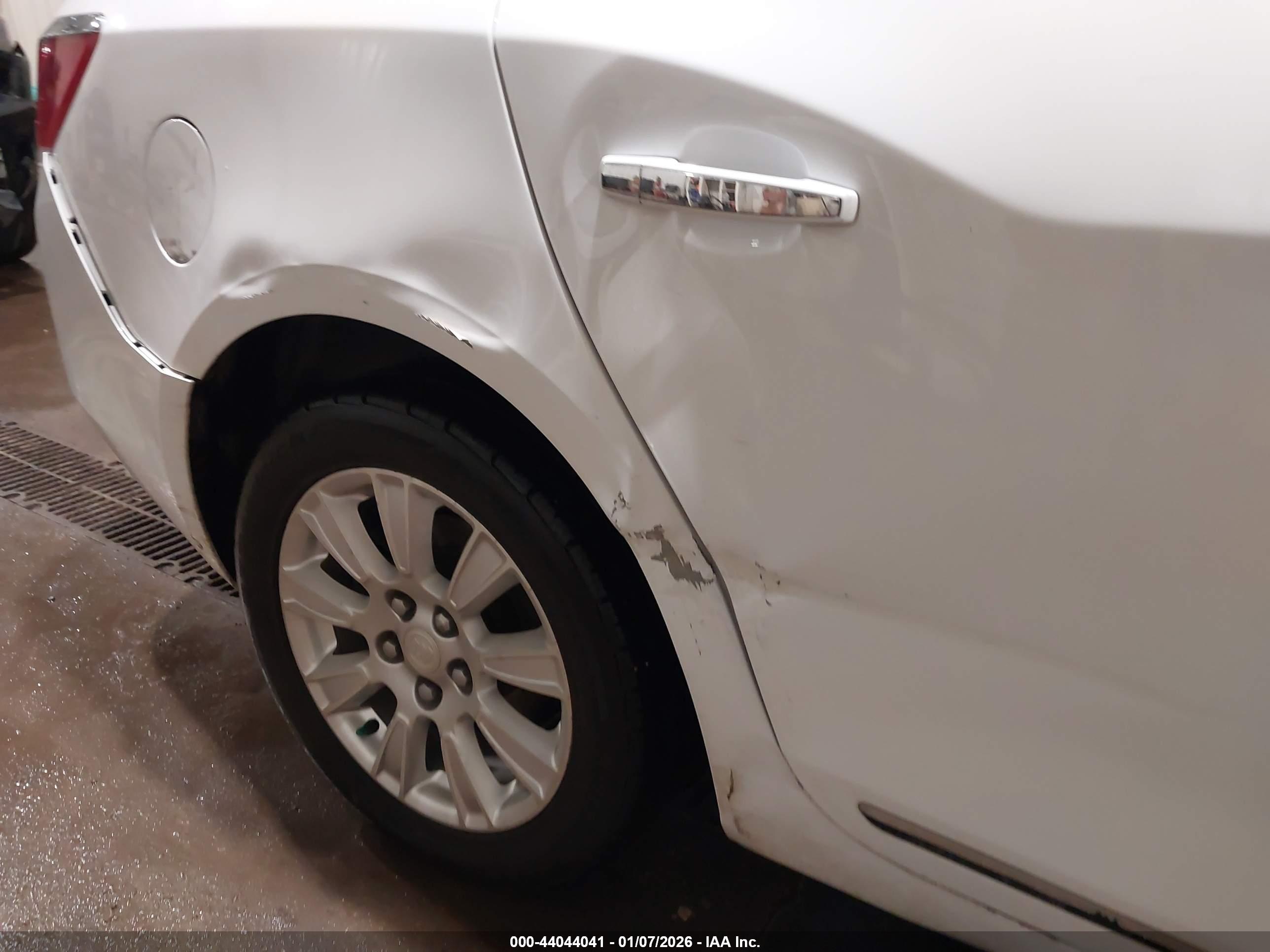BUICK LACROSSE image 6