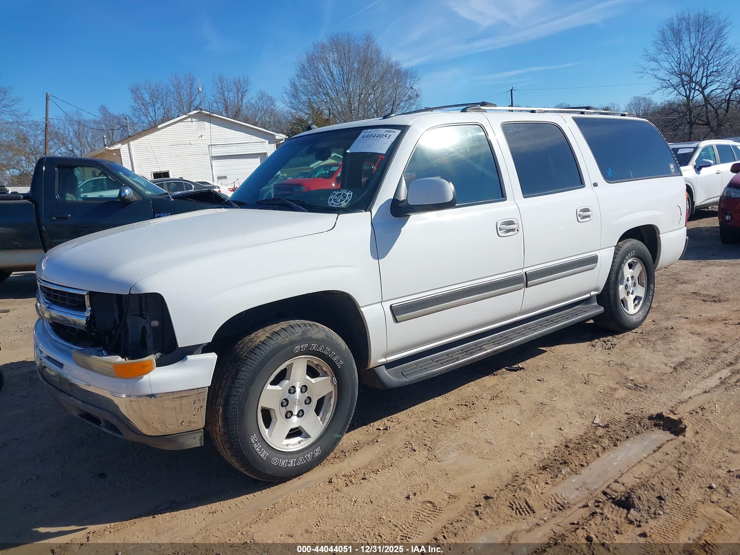 CHEVROLET SUBURBAN image 2