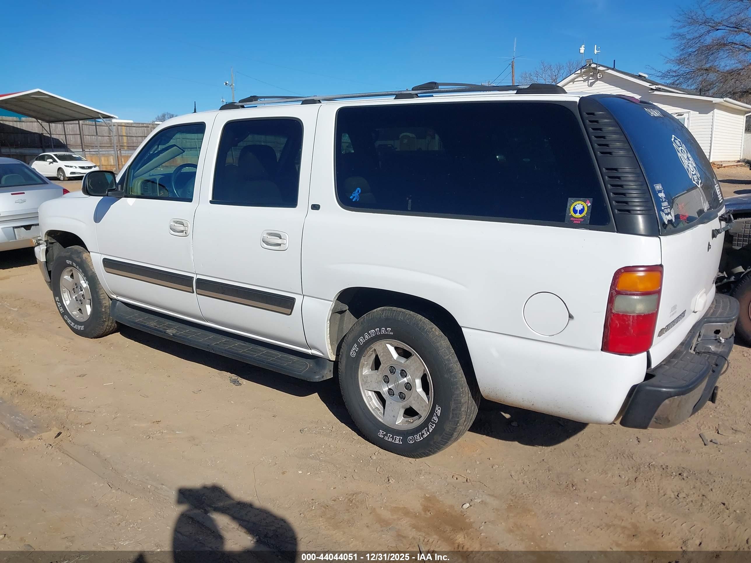 CHEVROLET SUBURBAN image 3
