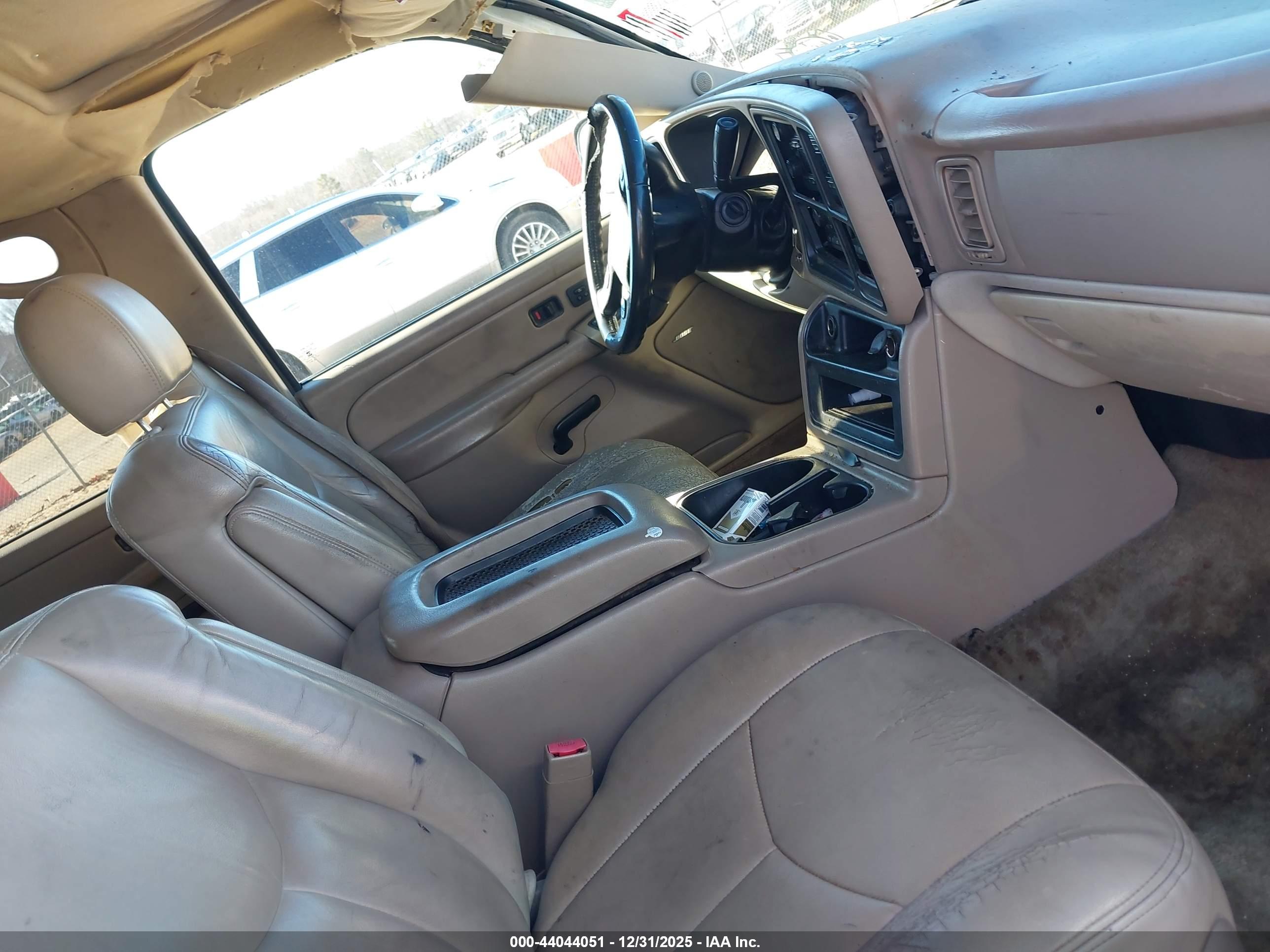 CHEVROLET SUBURBAN image 5