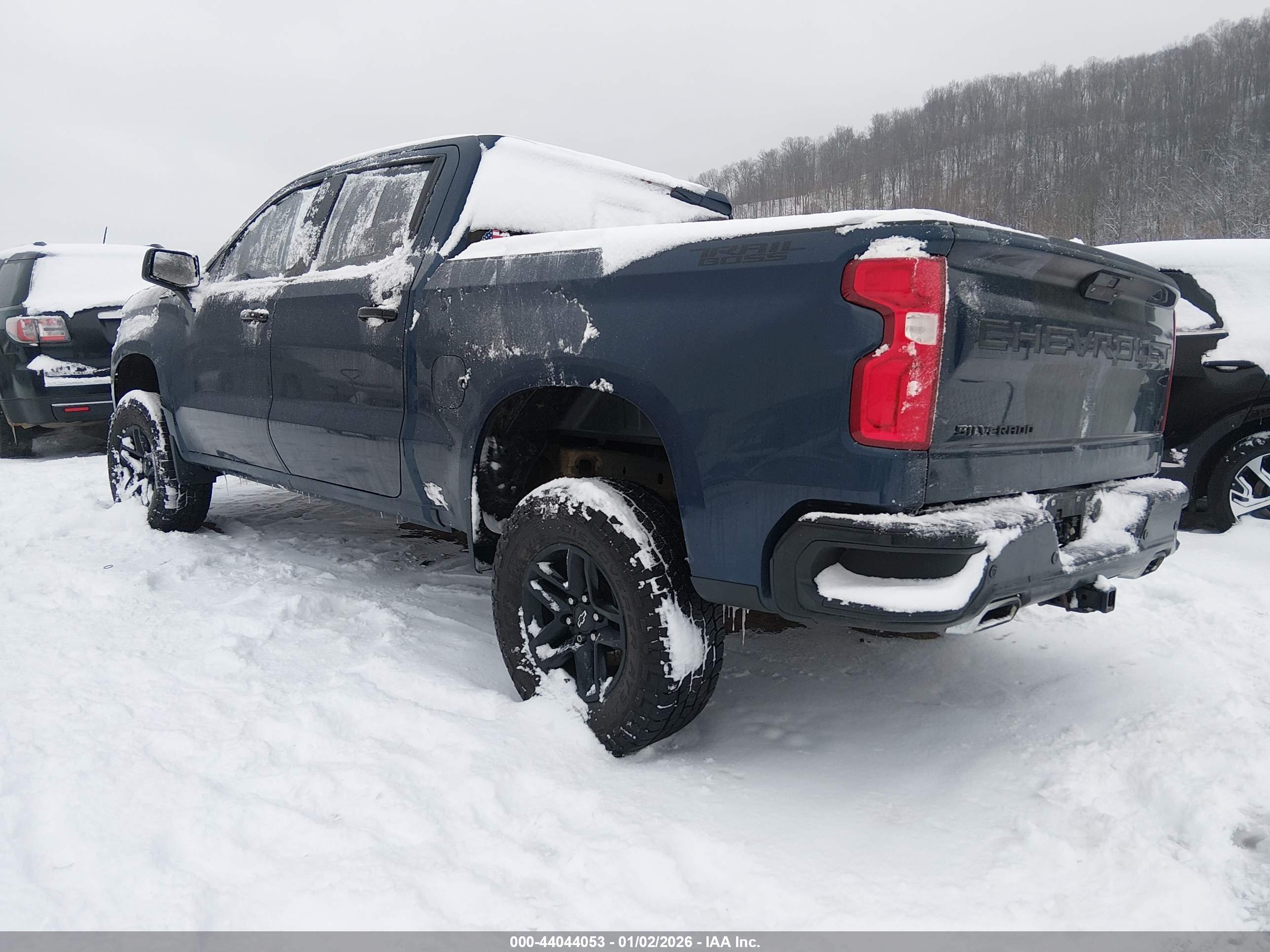 CHEVROLET SILVERADO image 3