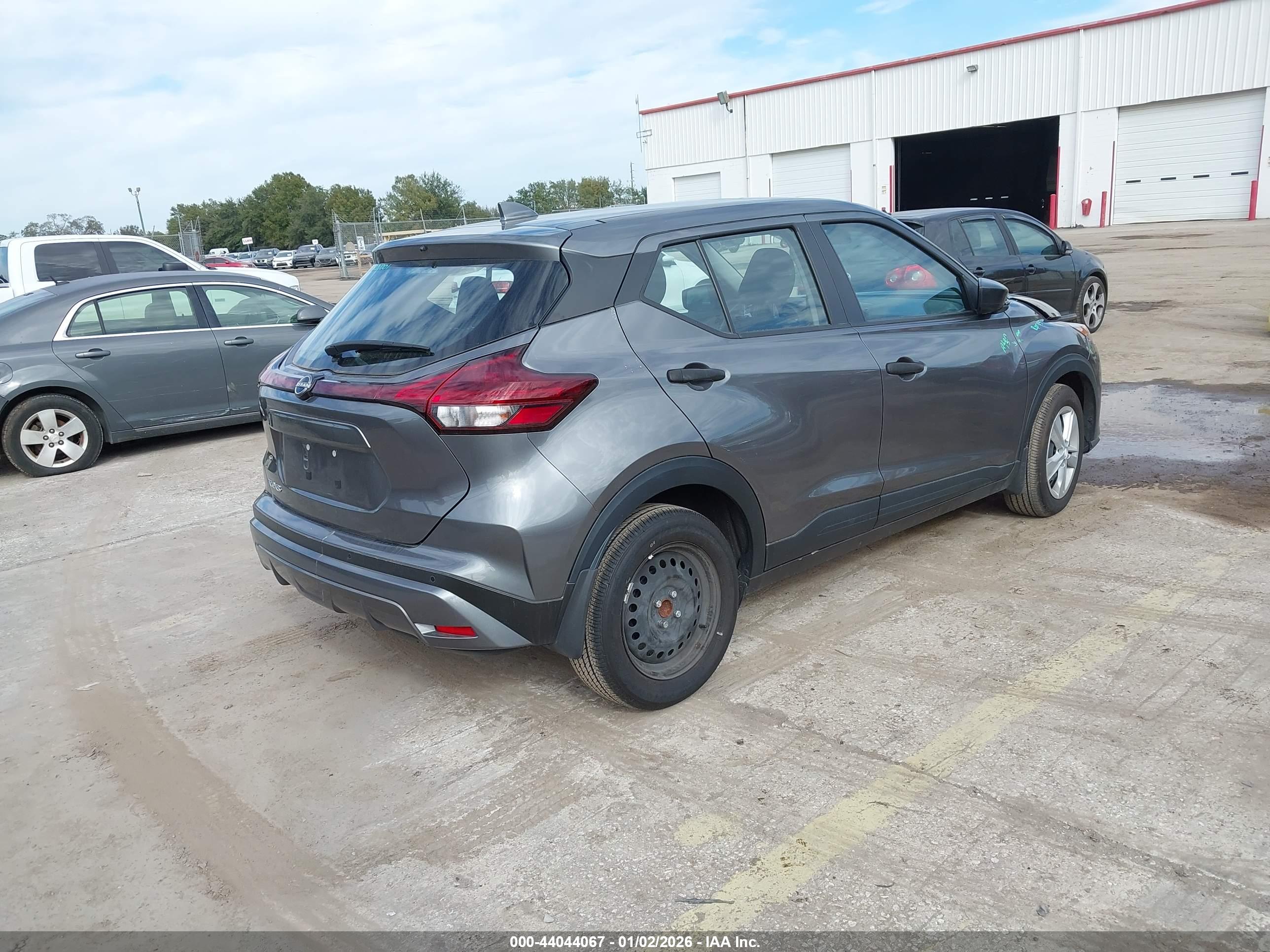 NISSAN KICKS image 4