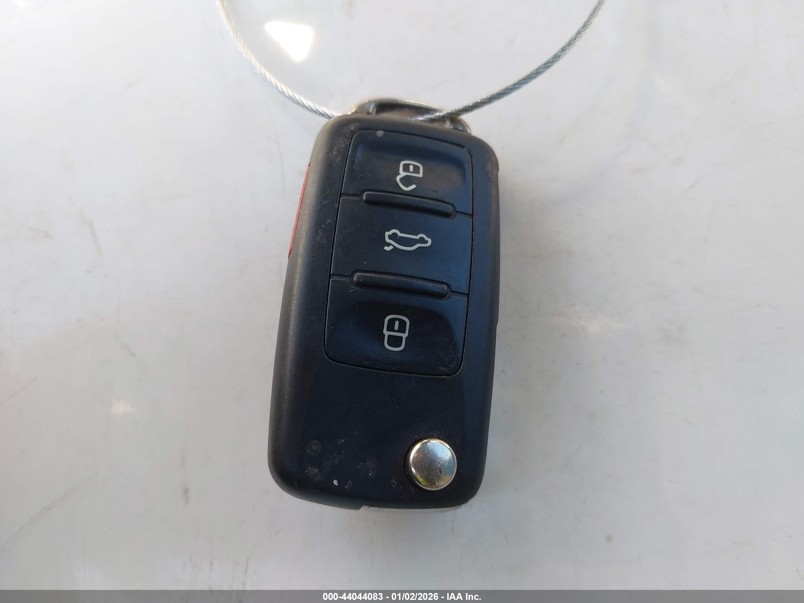 VOLKSWAGEN PASSAT image 11