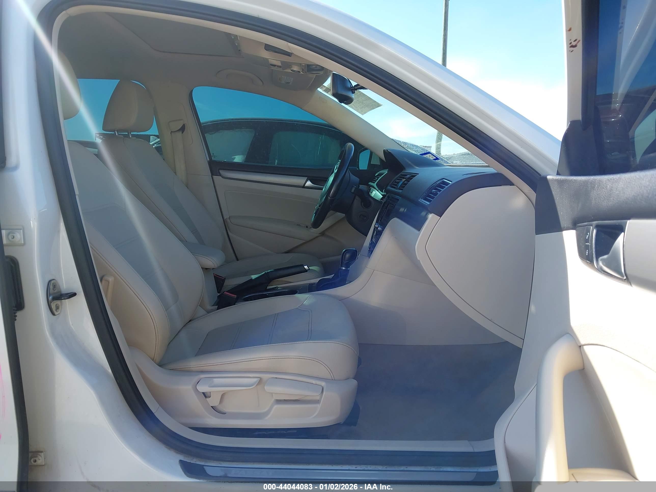 VOLKSWAGEN PASSAT image 5