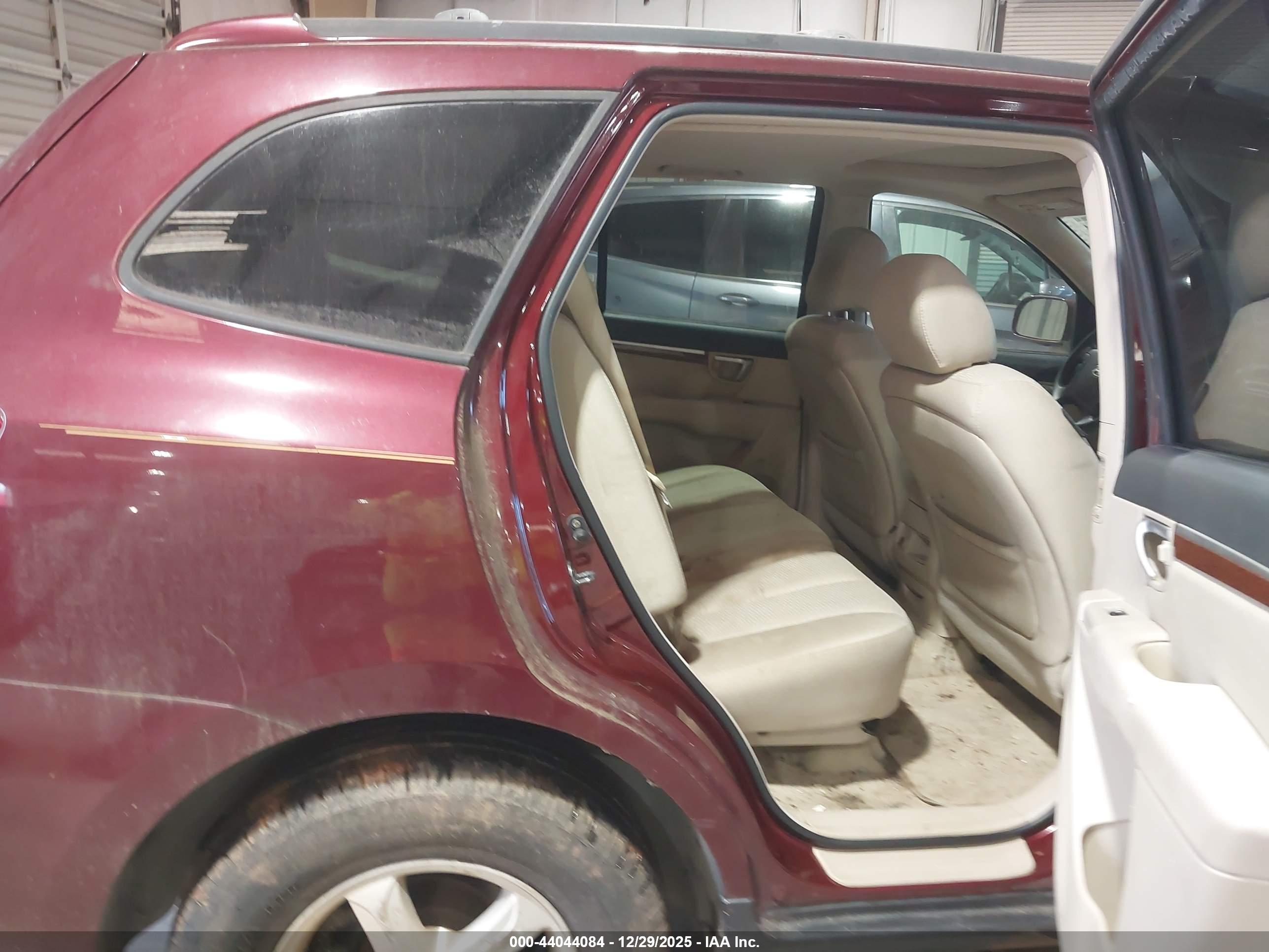 HYUNDAI SANTA image 8