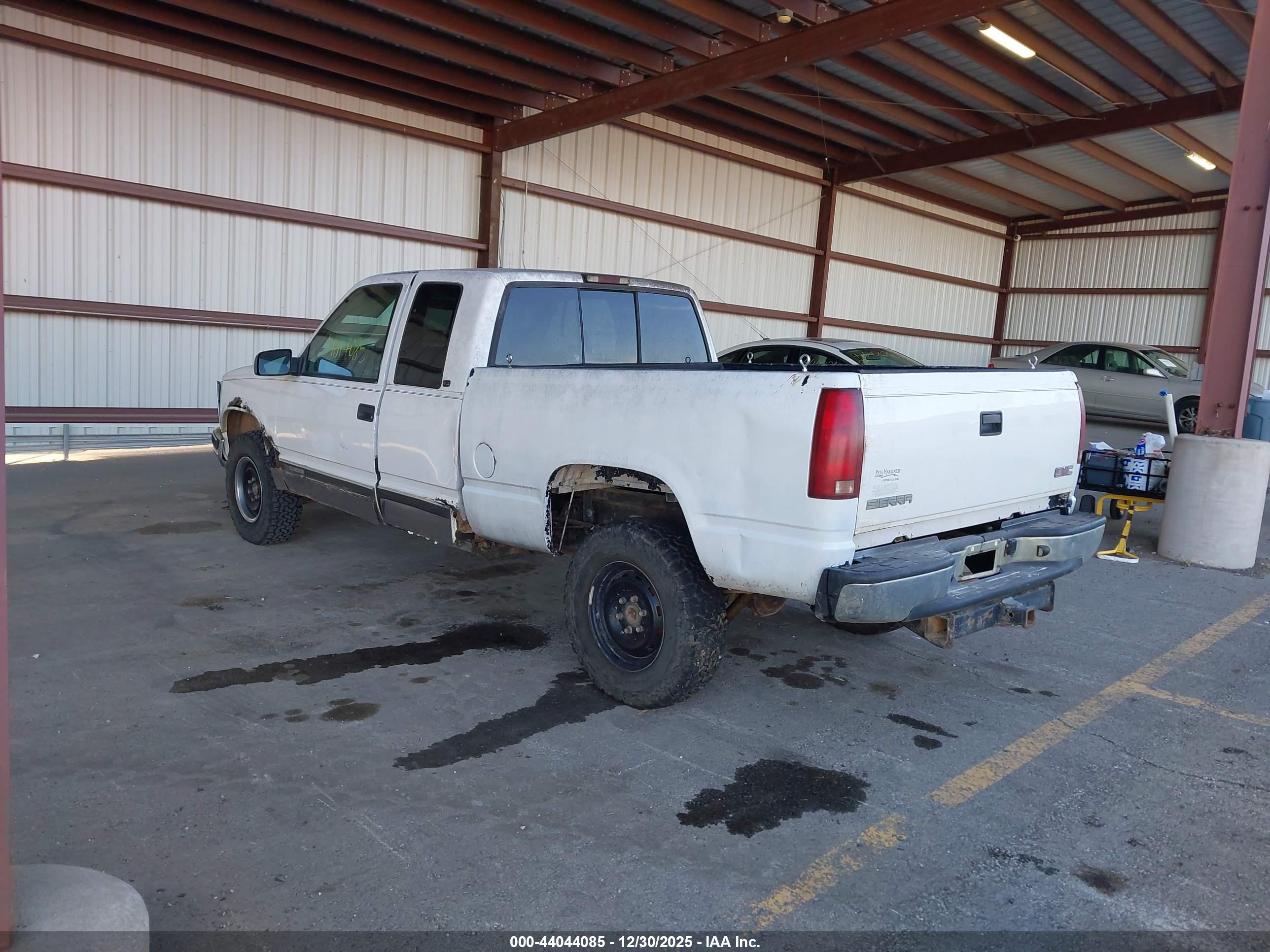 GMC SIERRA image 3