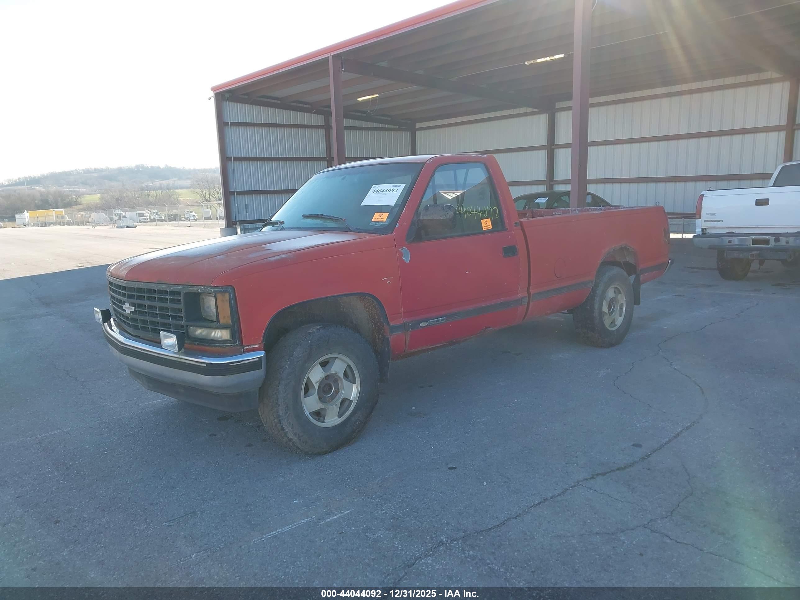 CHEVROLET GMT-400 image 2