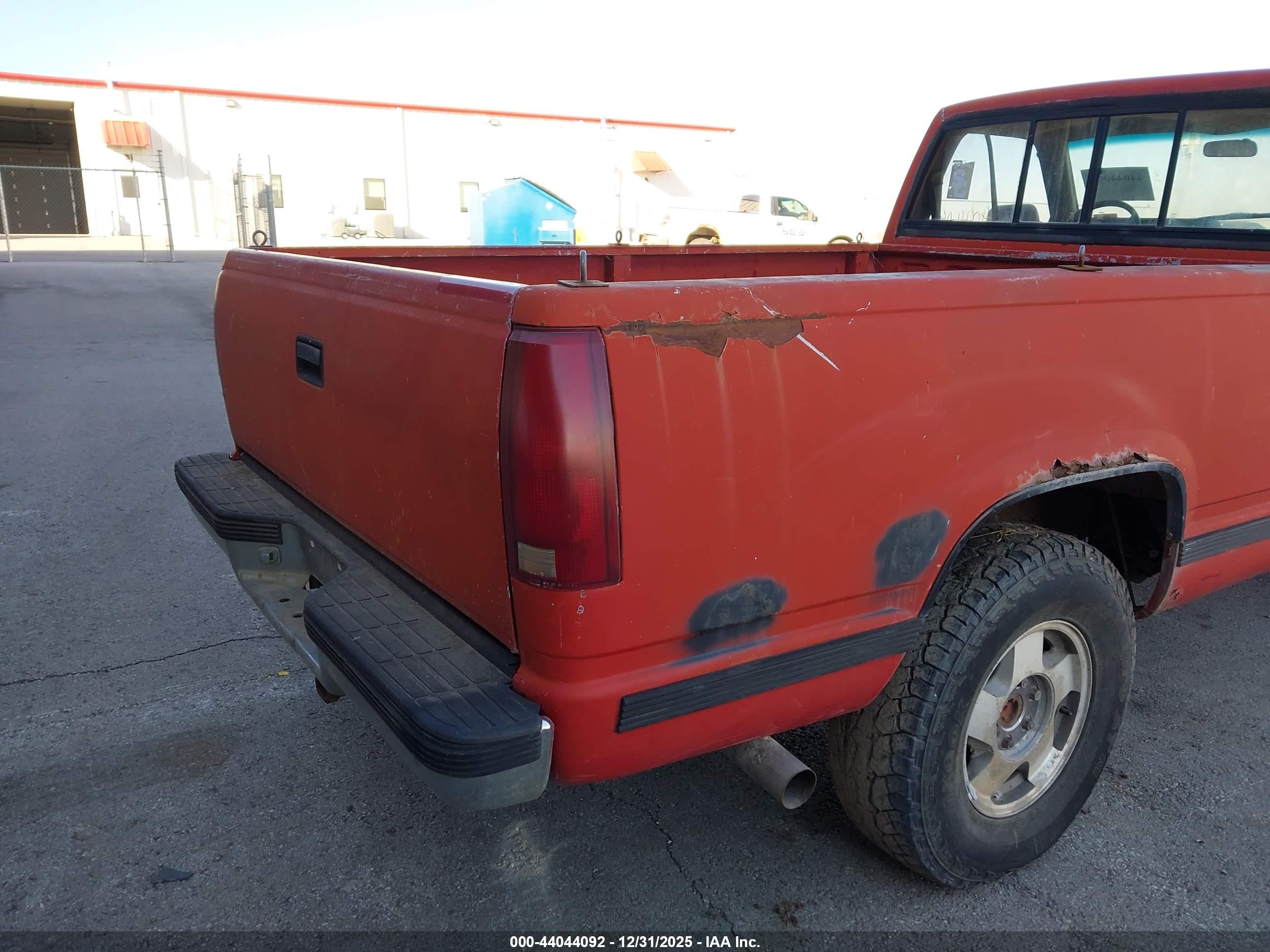 CHEVROLET GMT-400 image 6