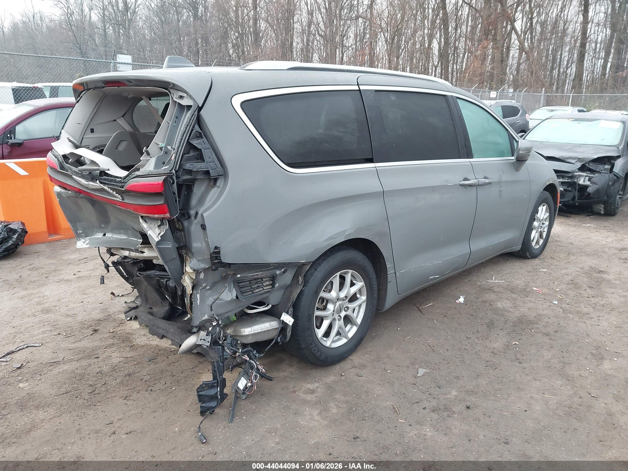 CHRYSLER PACIFICA image 4