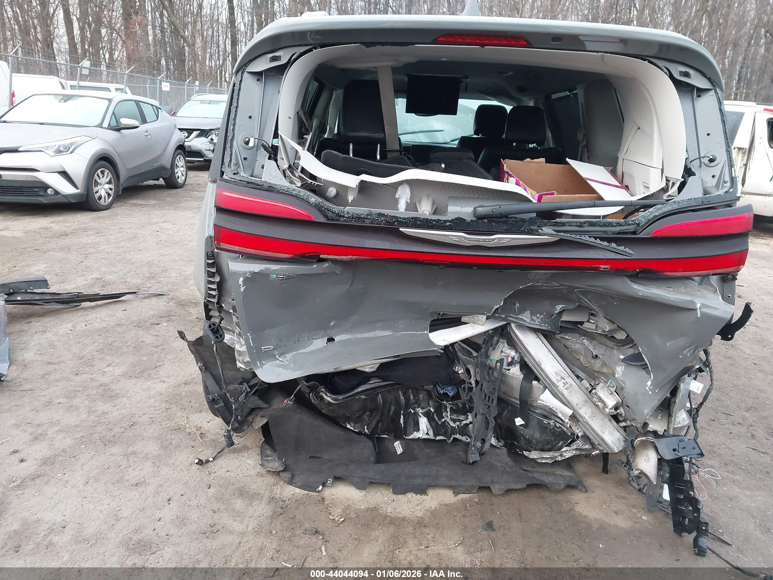 CHRYSLER PACIFICA image 6