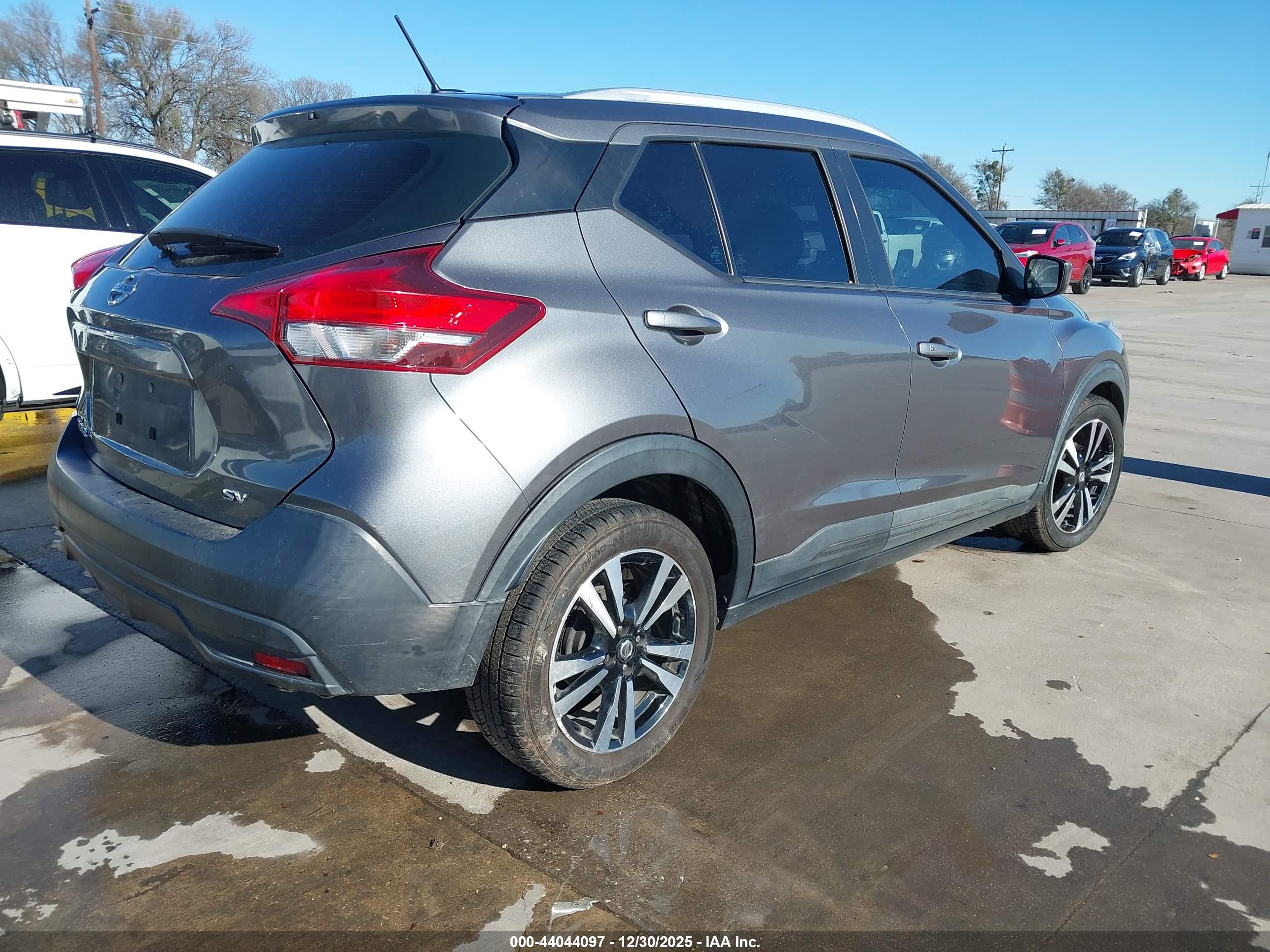NISSAN KICKS image 4