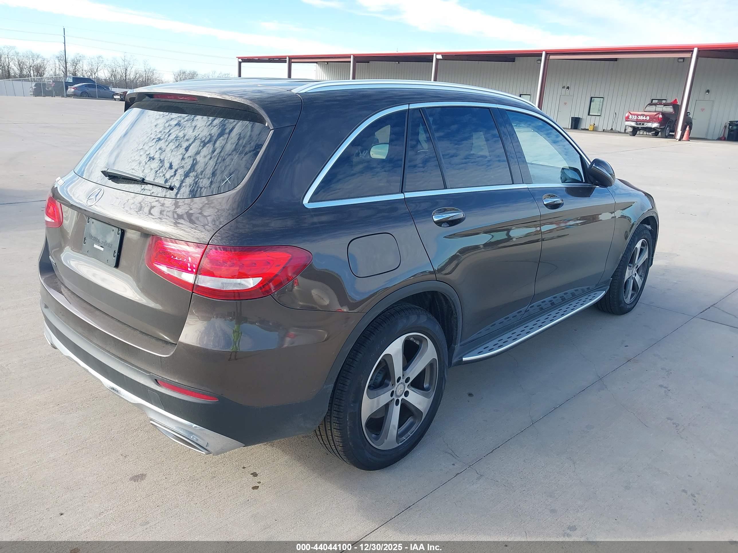 MERCEDES-BENZ GLC image 4