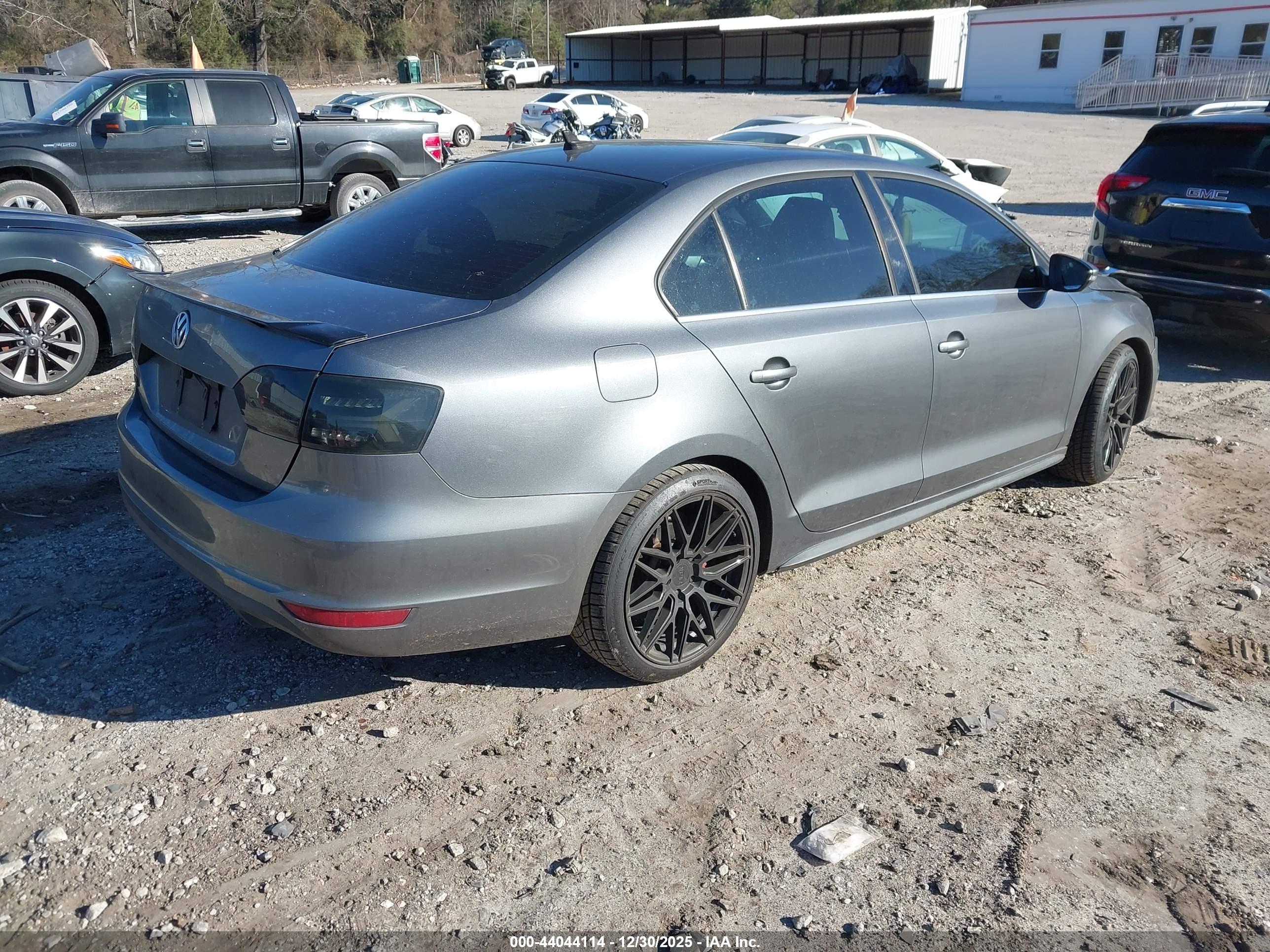 VOLKSWAGEN JETTA image 4