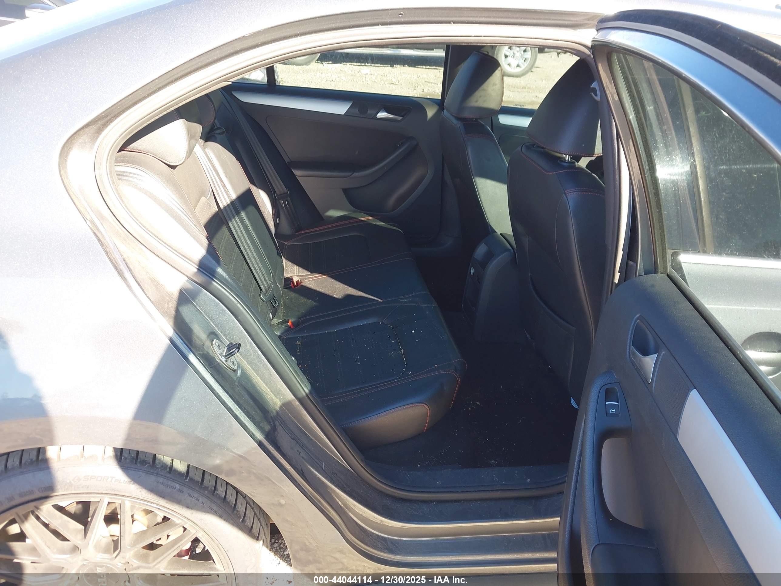 VOLKSWAGEN JETTA image 8