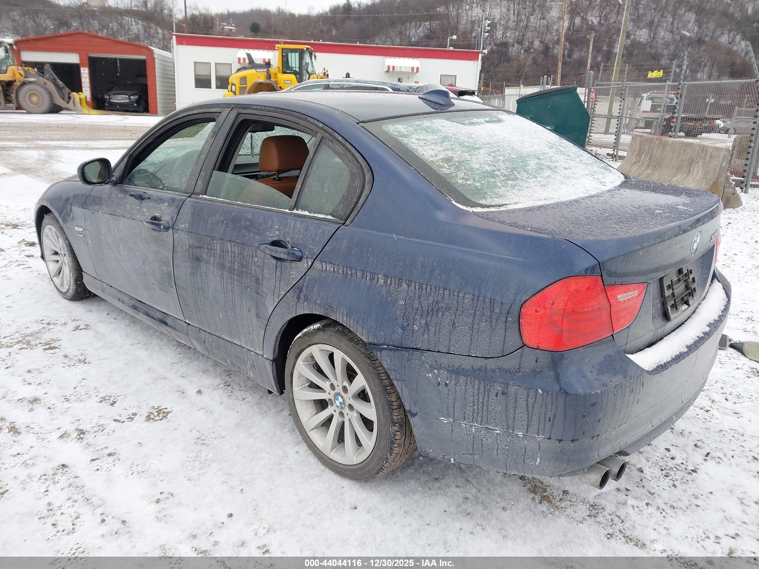 BMW 328I image 3