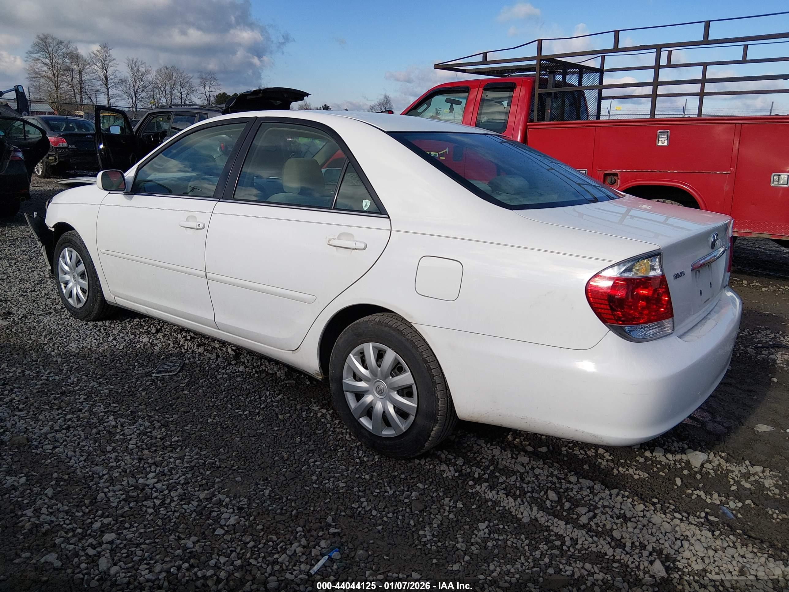 TOYOTA CAMRY image 3
