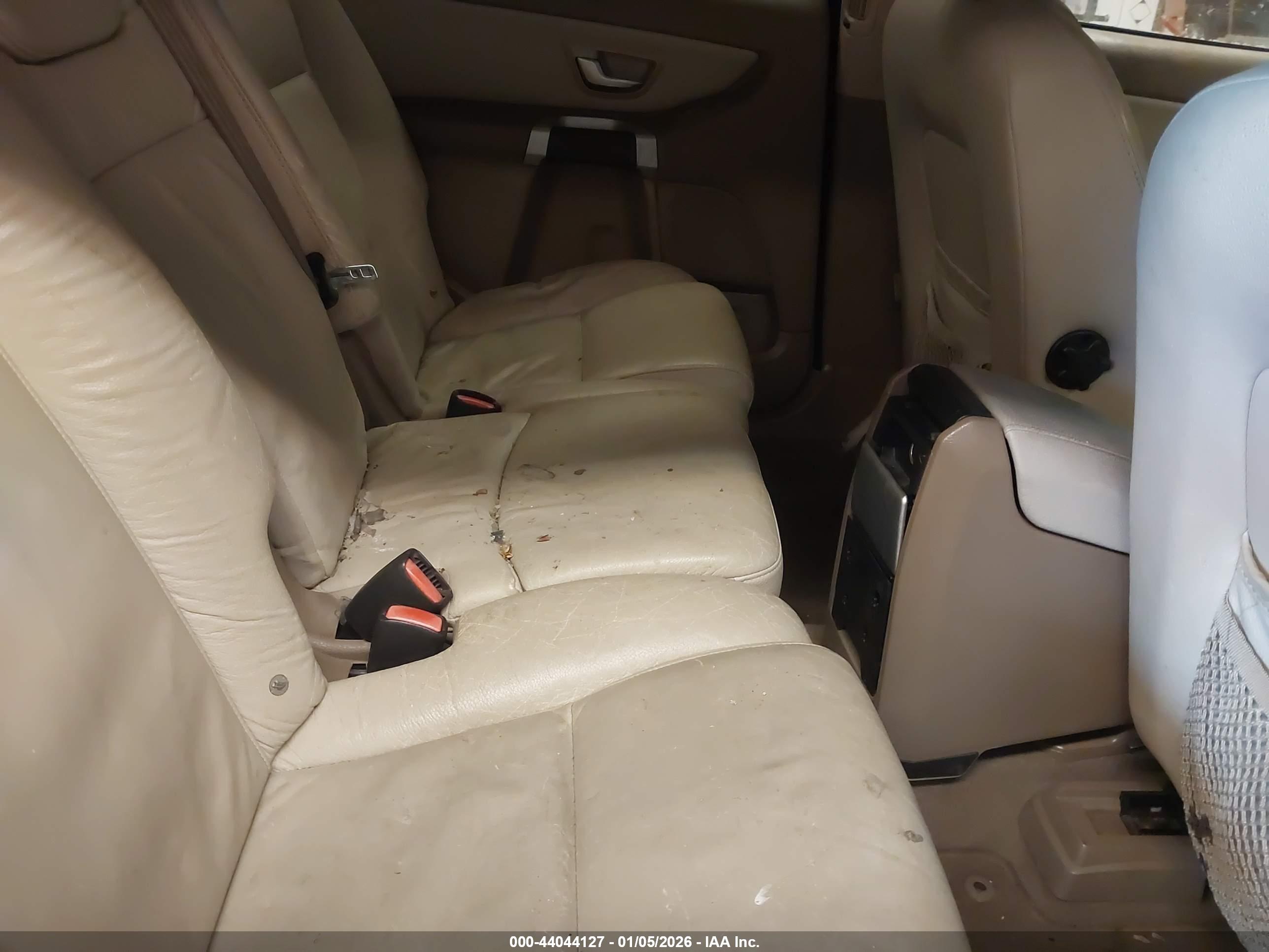 VOLVO XC90 image 8