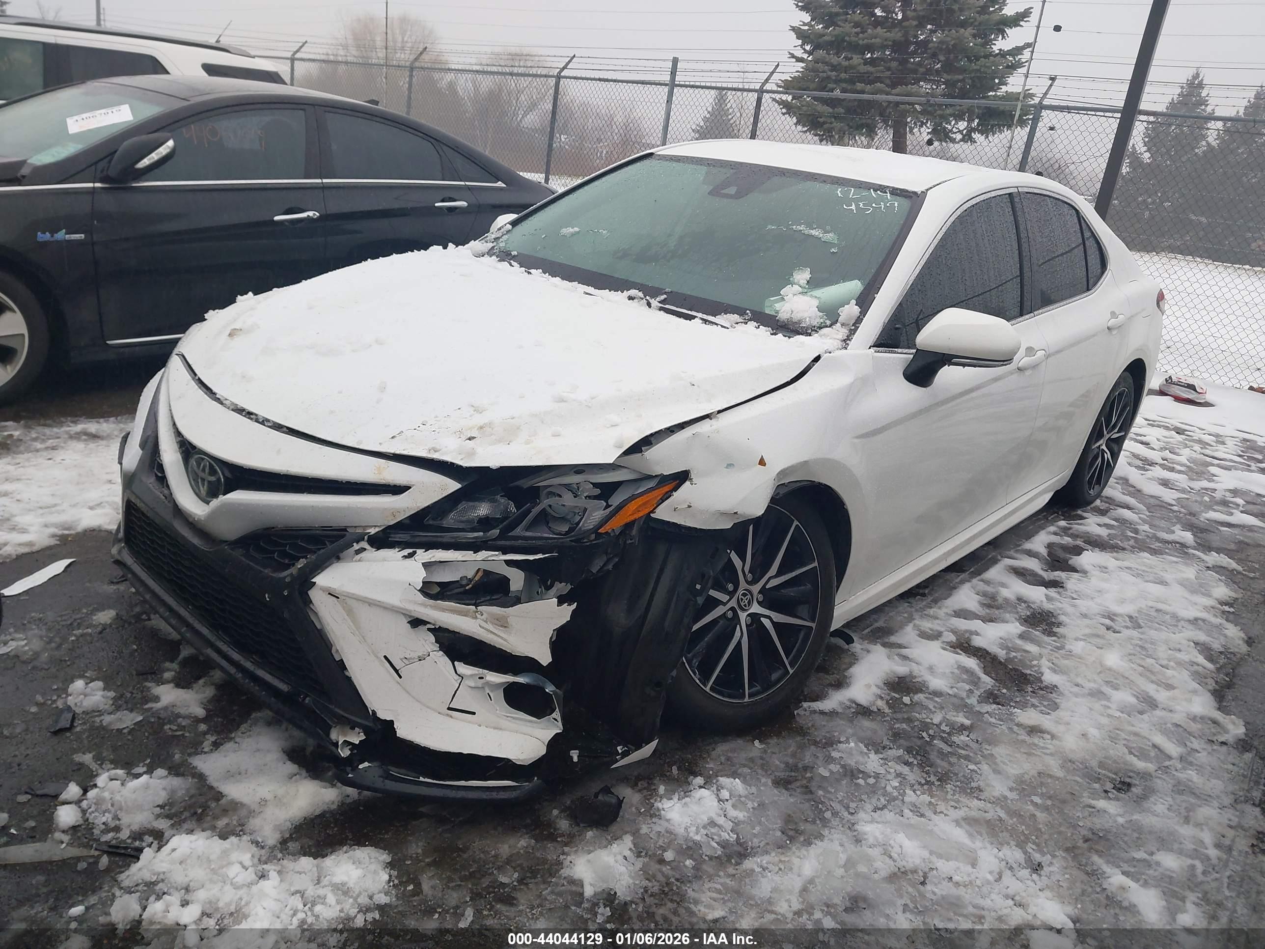 TOYOTA CAMRY image 2