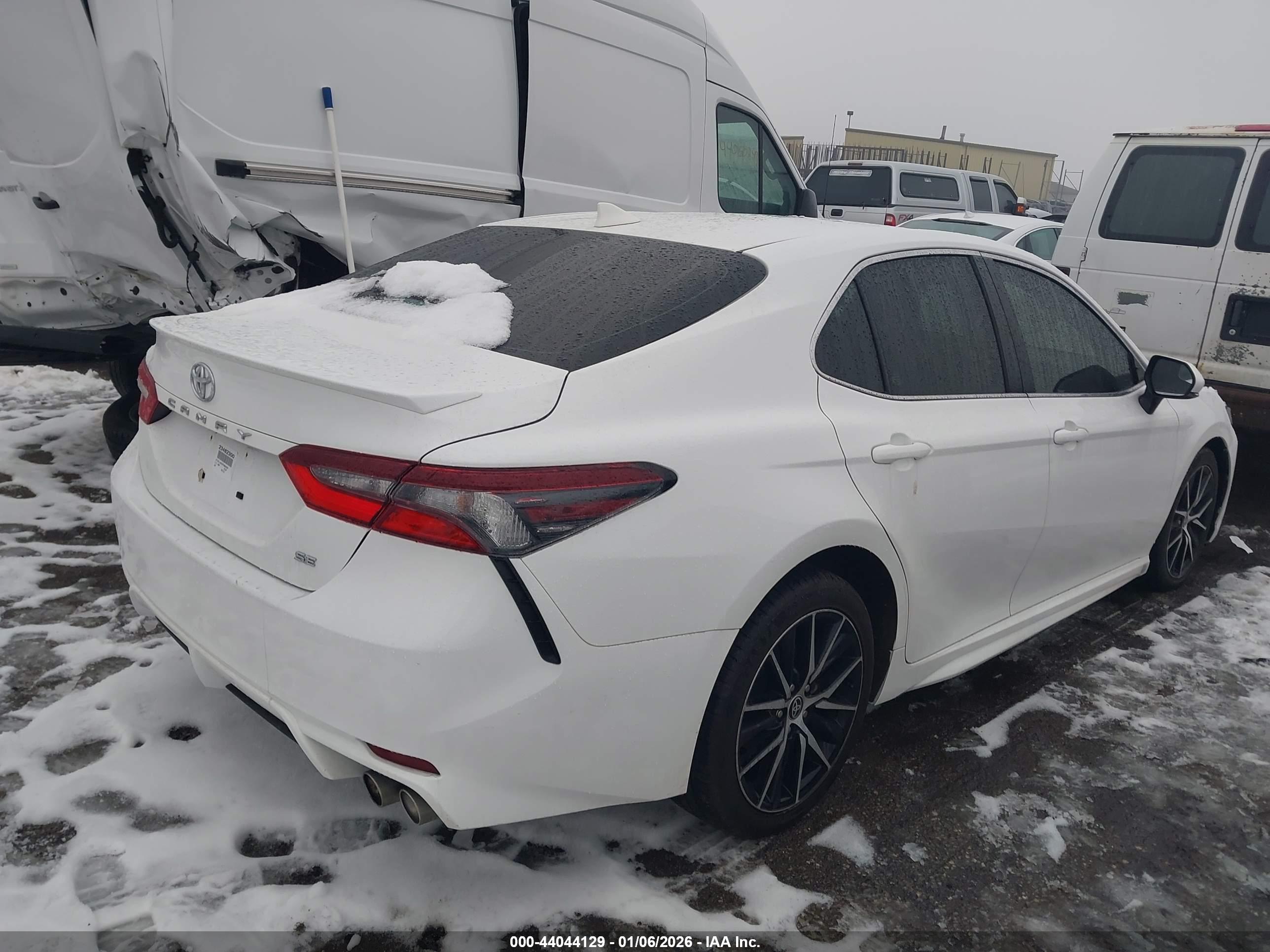TOYOTA CAMRY image 4