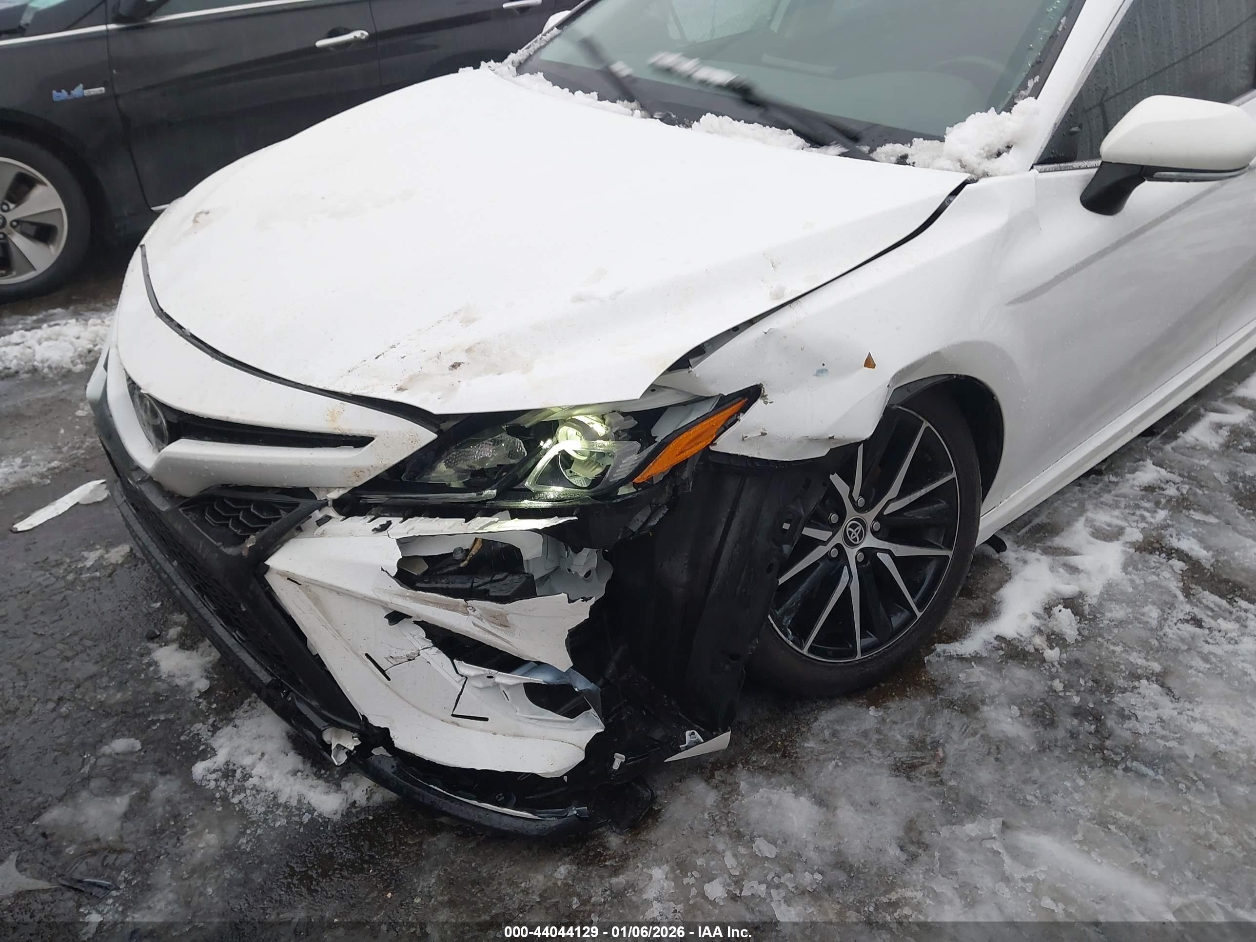 TOYOTA CAMRY image 6
