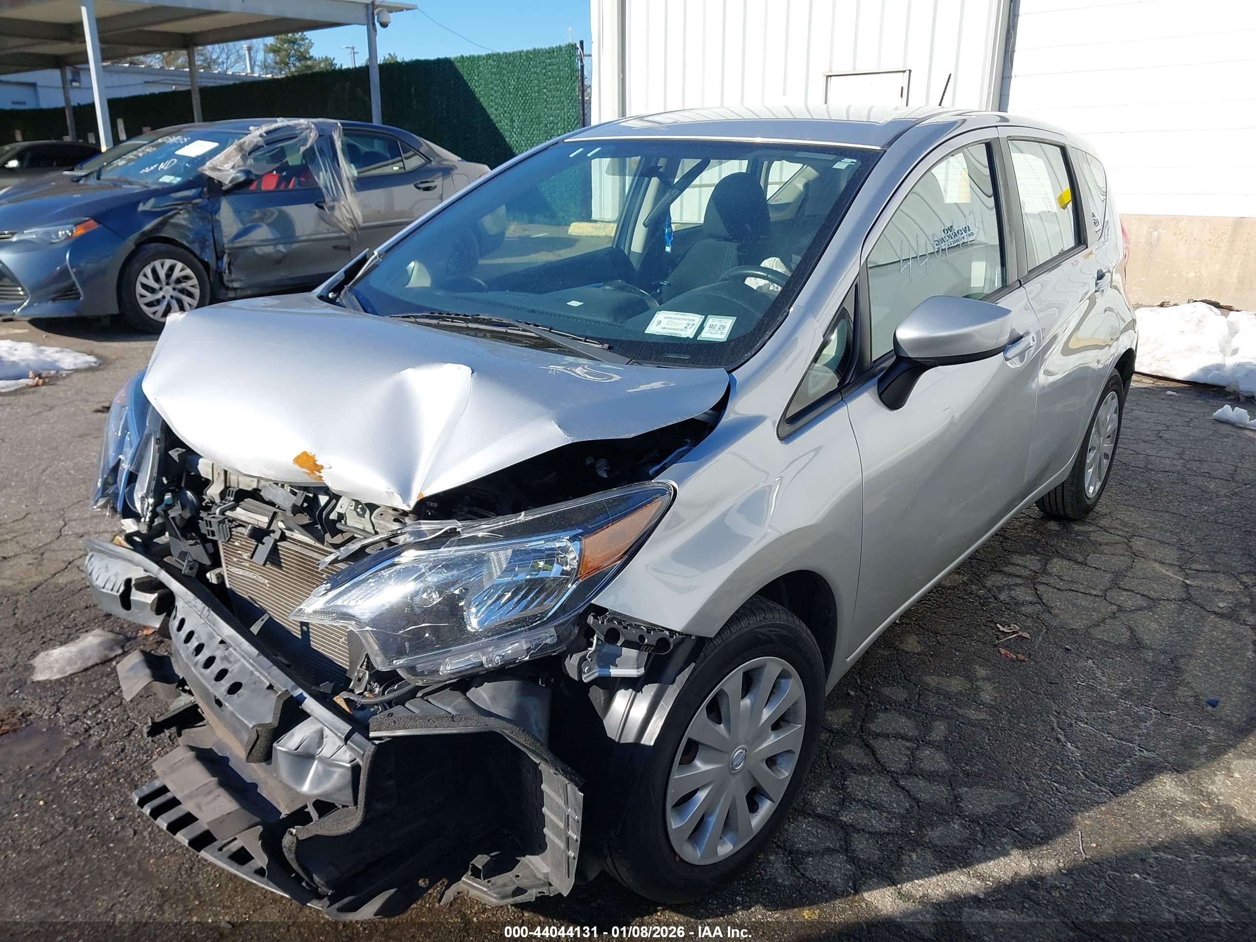 NISSAN VERSA image 2