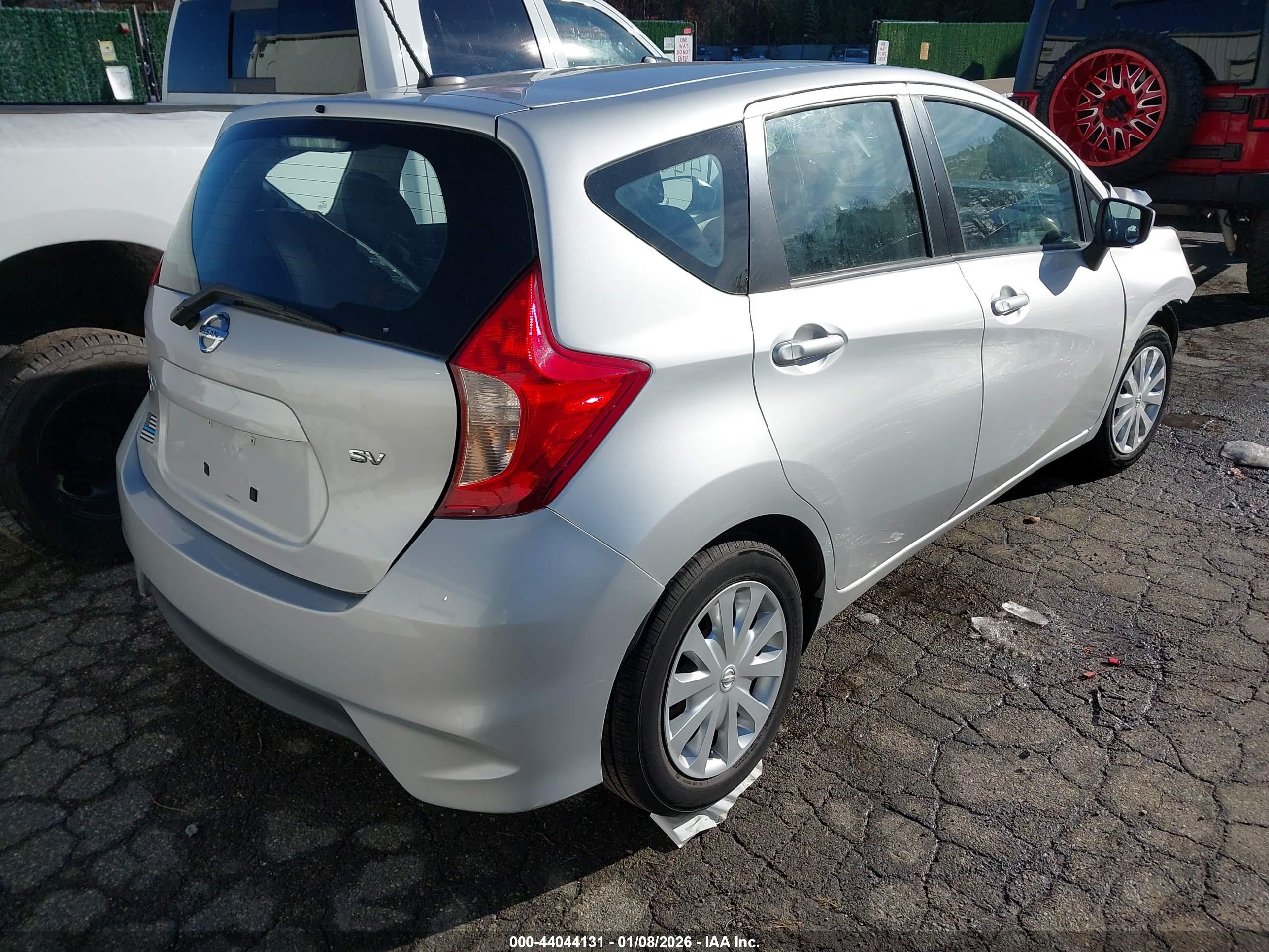 NISSAN VERSA image 4