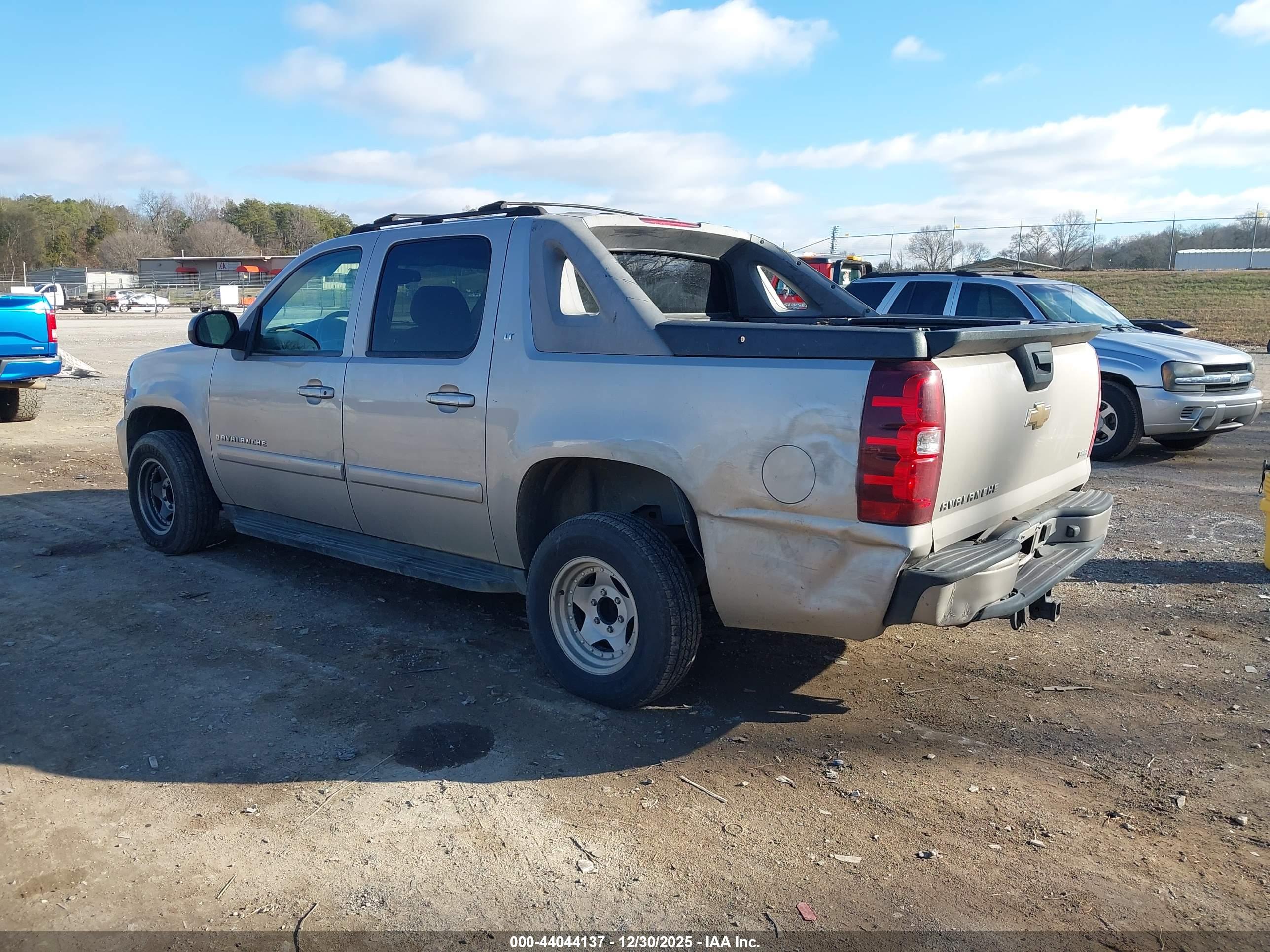 CHEVROLET AVALANCHE image 3