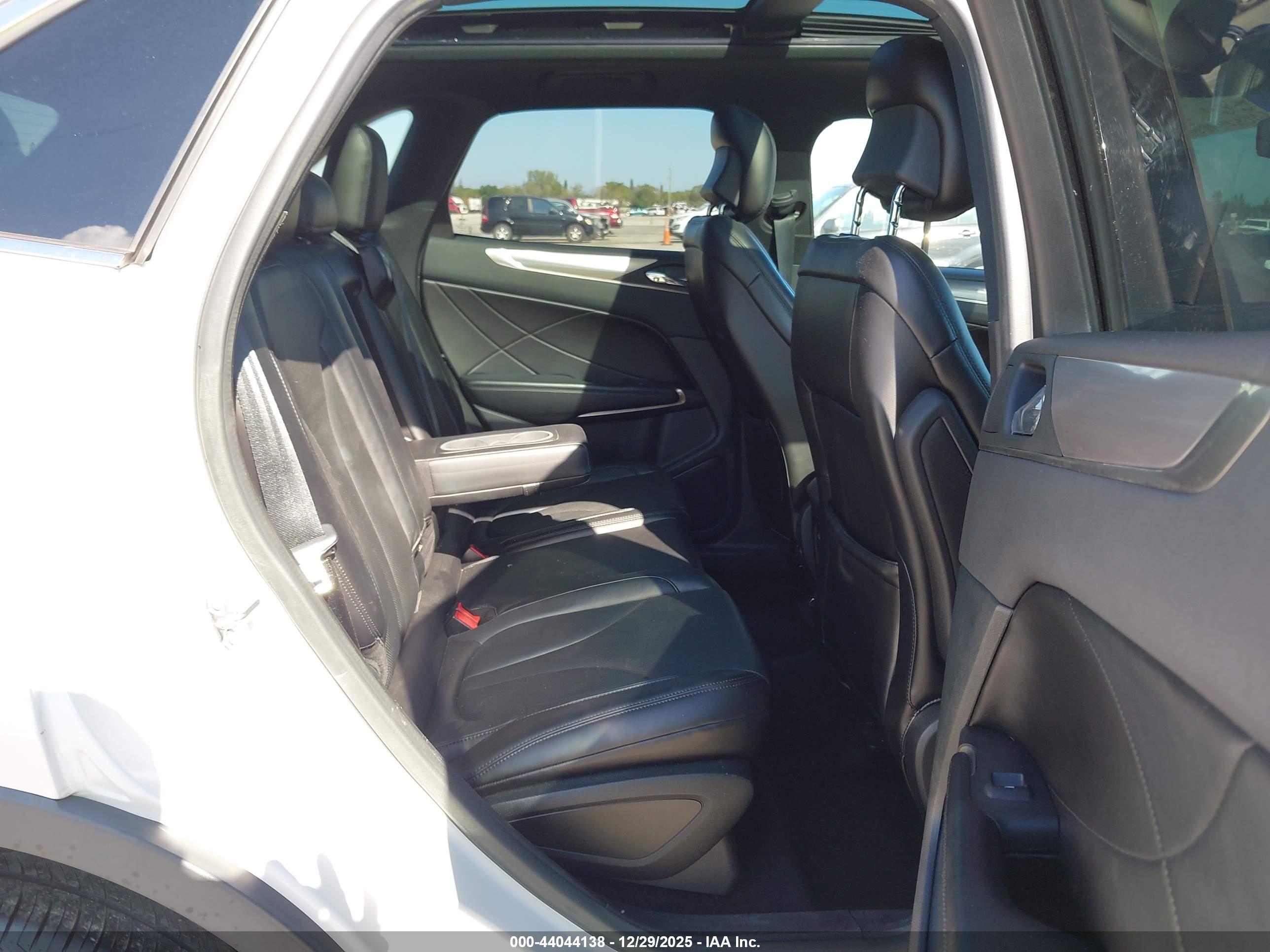 LINCOLN MKC image 8