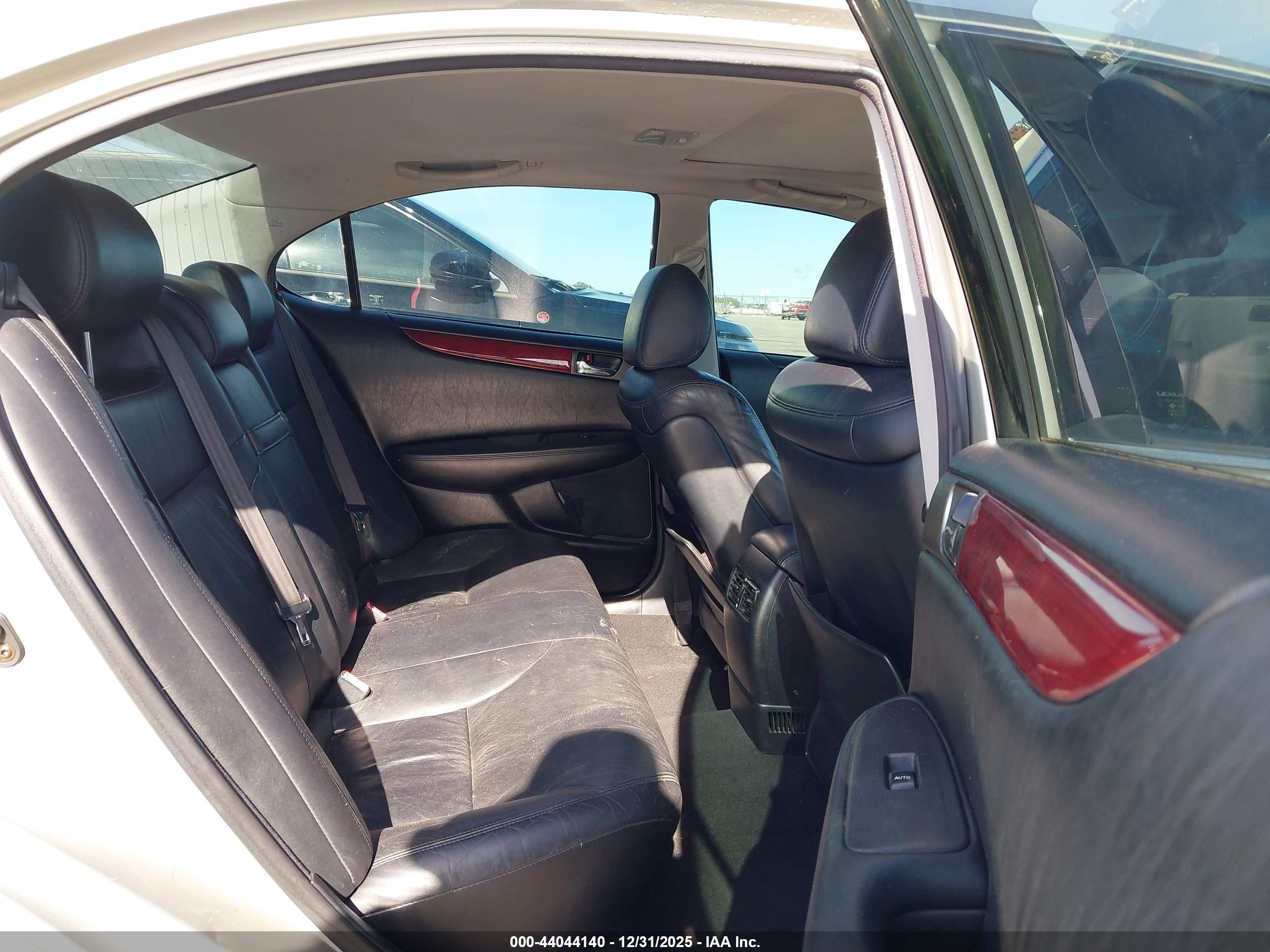 LEXUS ES image 8