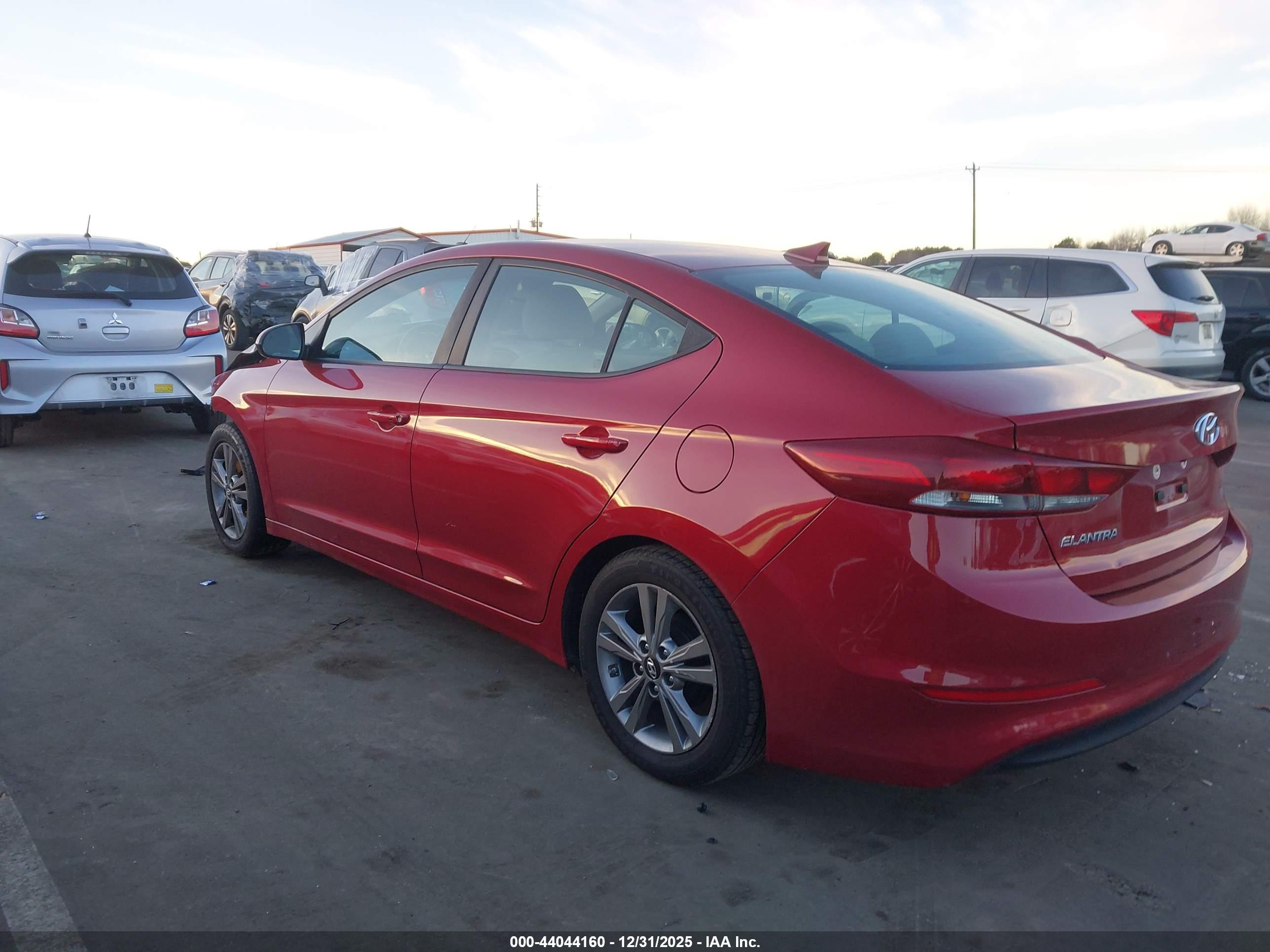 HYUNDAI ELANTRA image 3