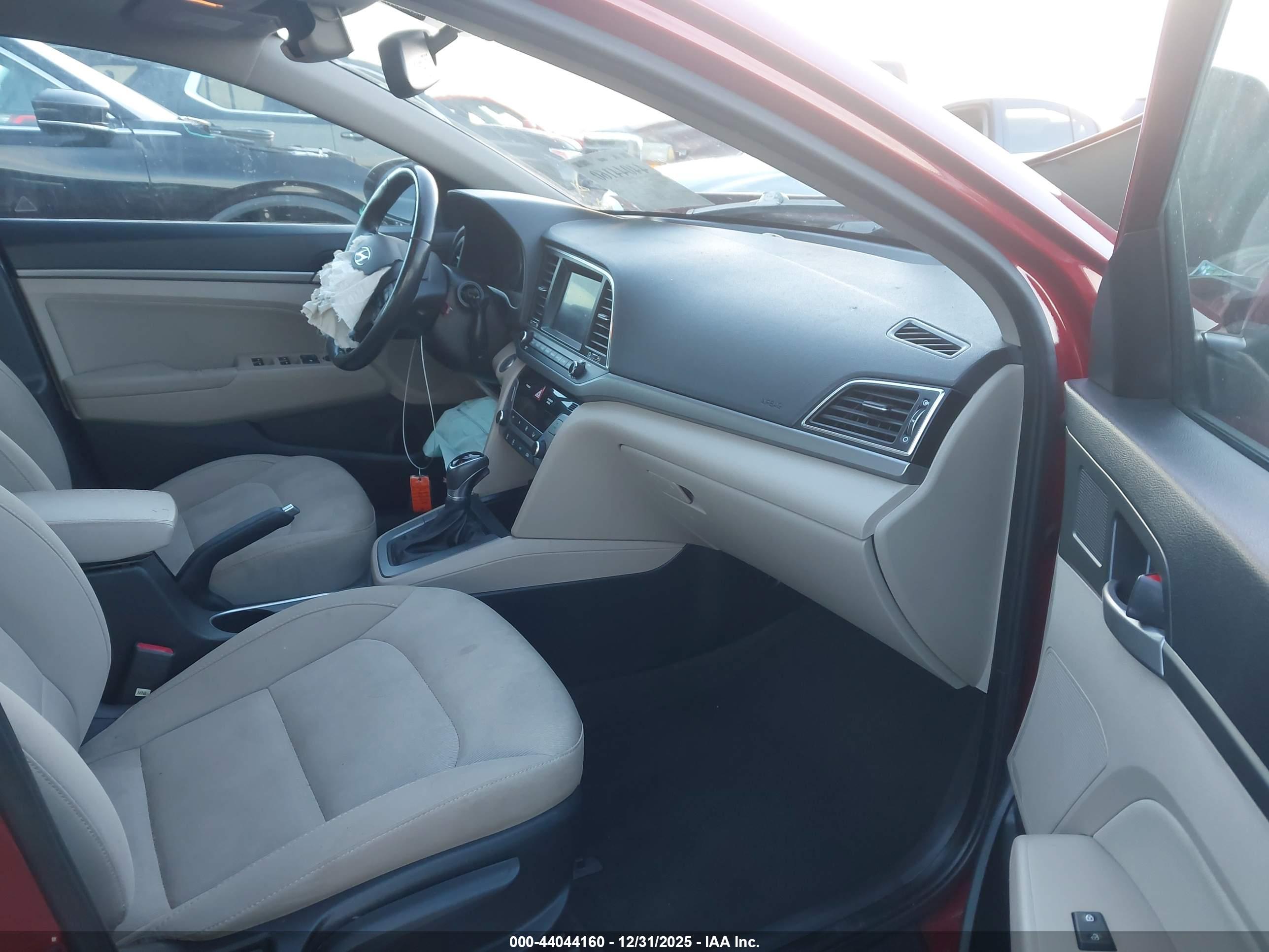 HYUNDAI ELANTRA image 5