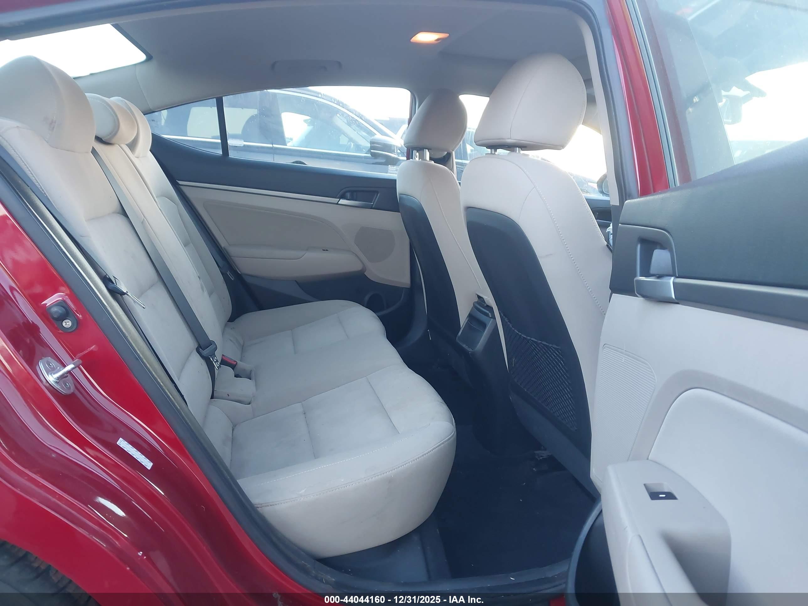 HYUNDAI ELANTRA image 8