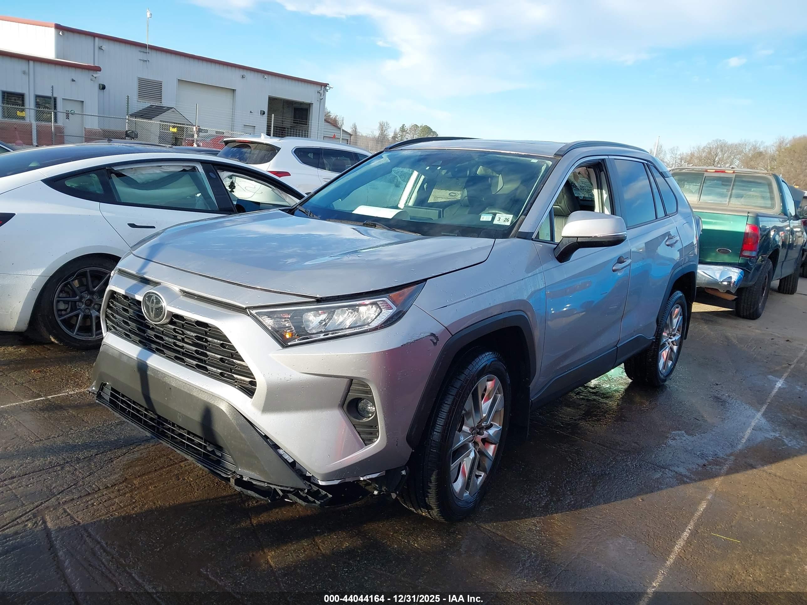 TOYOTA RAV4 image 2