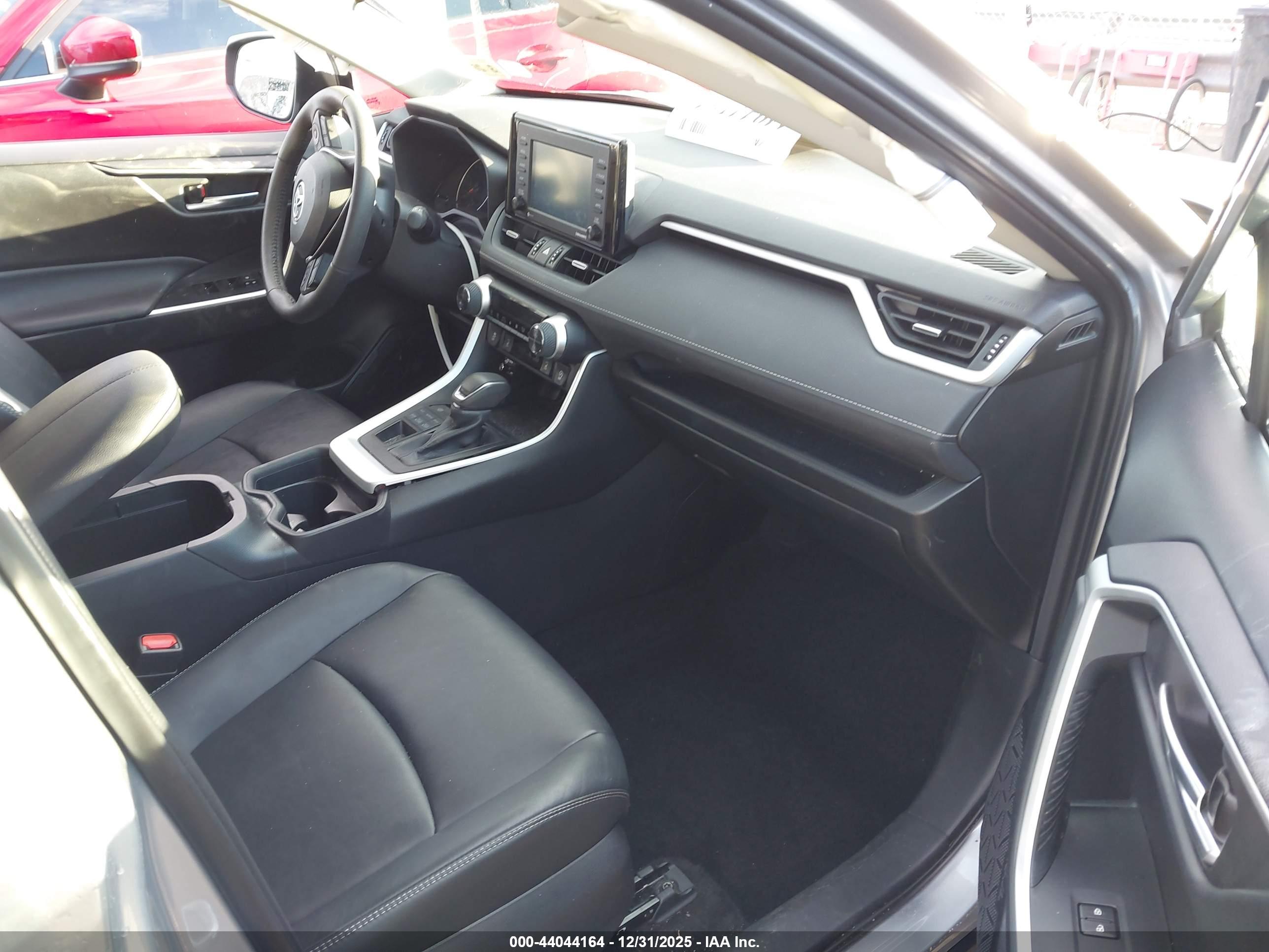 TOYOTA RAV4 image 5