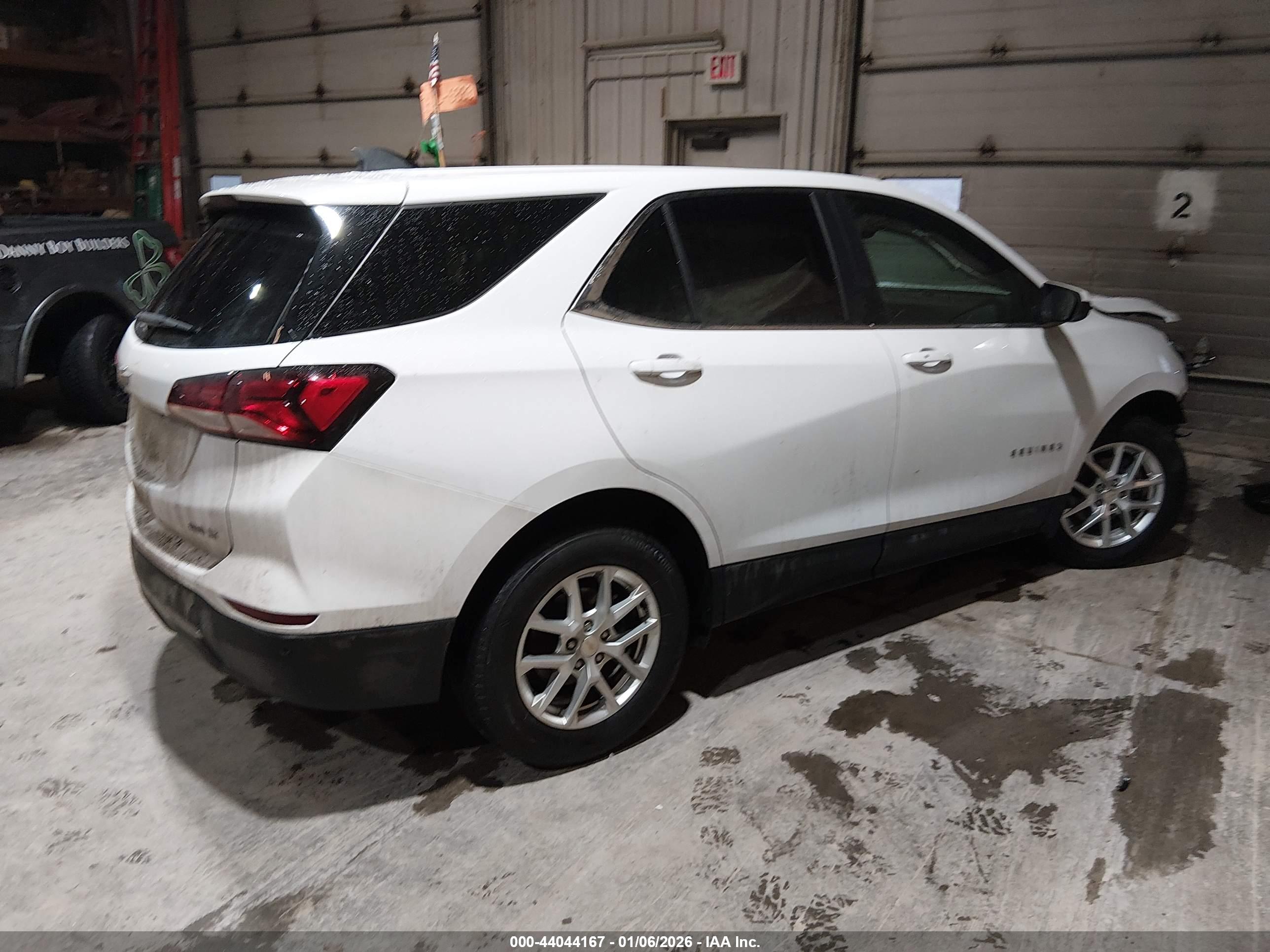 CHEVROLET EQUINOX image 4